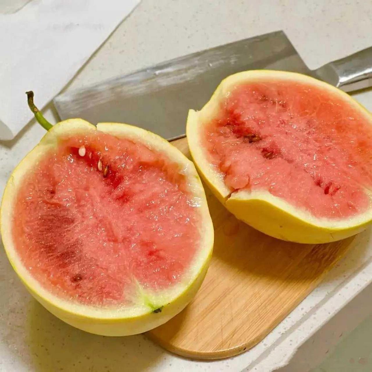 不知道黄皮西瓜味道怎么样,买个来尝尝鲜![笑哭][大笑]