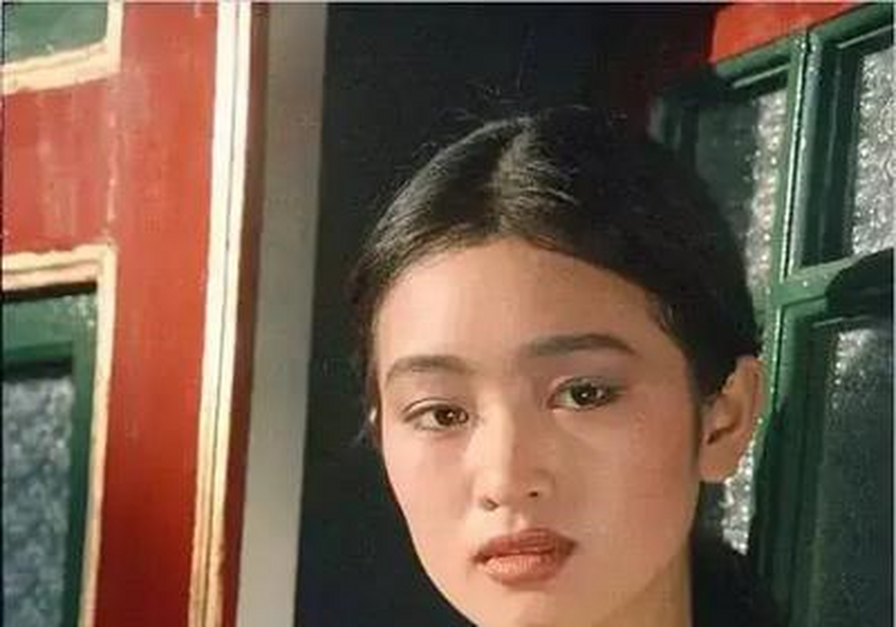 巩俐年轻时颜值并不出挑,越老反而越有味道,不得不佩服张艺谋导演慧眼