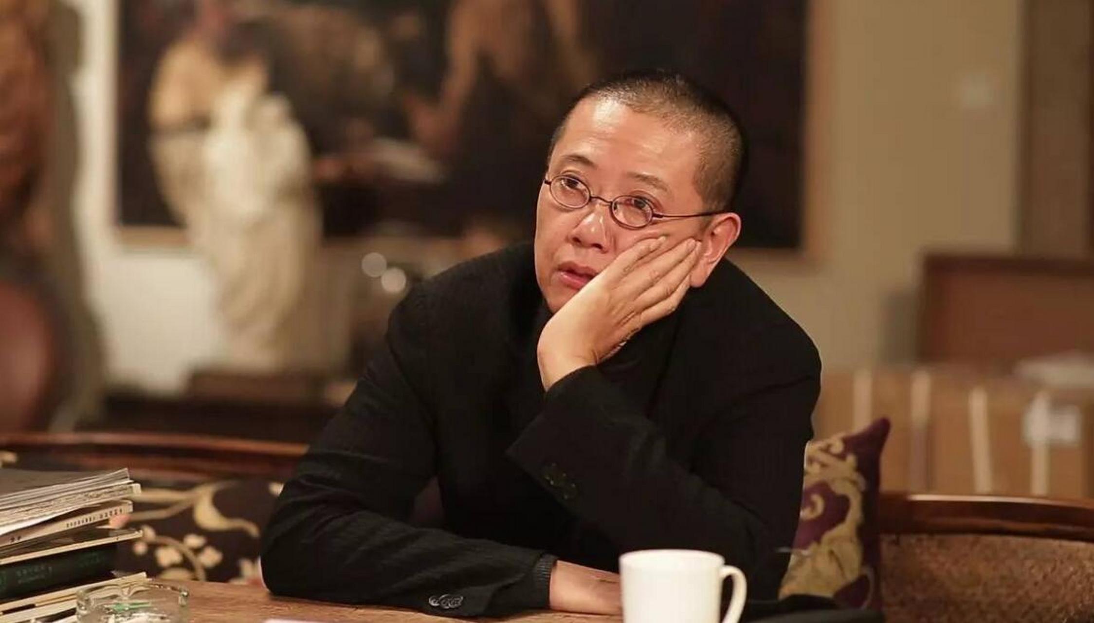 陈丹青说:"如果你没有背景,还要选择做一个好人,几乎肯定会落入社会