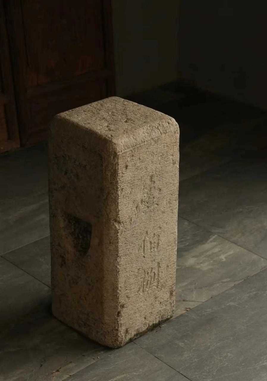 【 武举  练功石 】[freestyle] 明代,尺寸高60,见方26,青石.