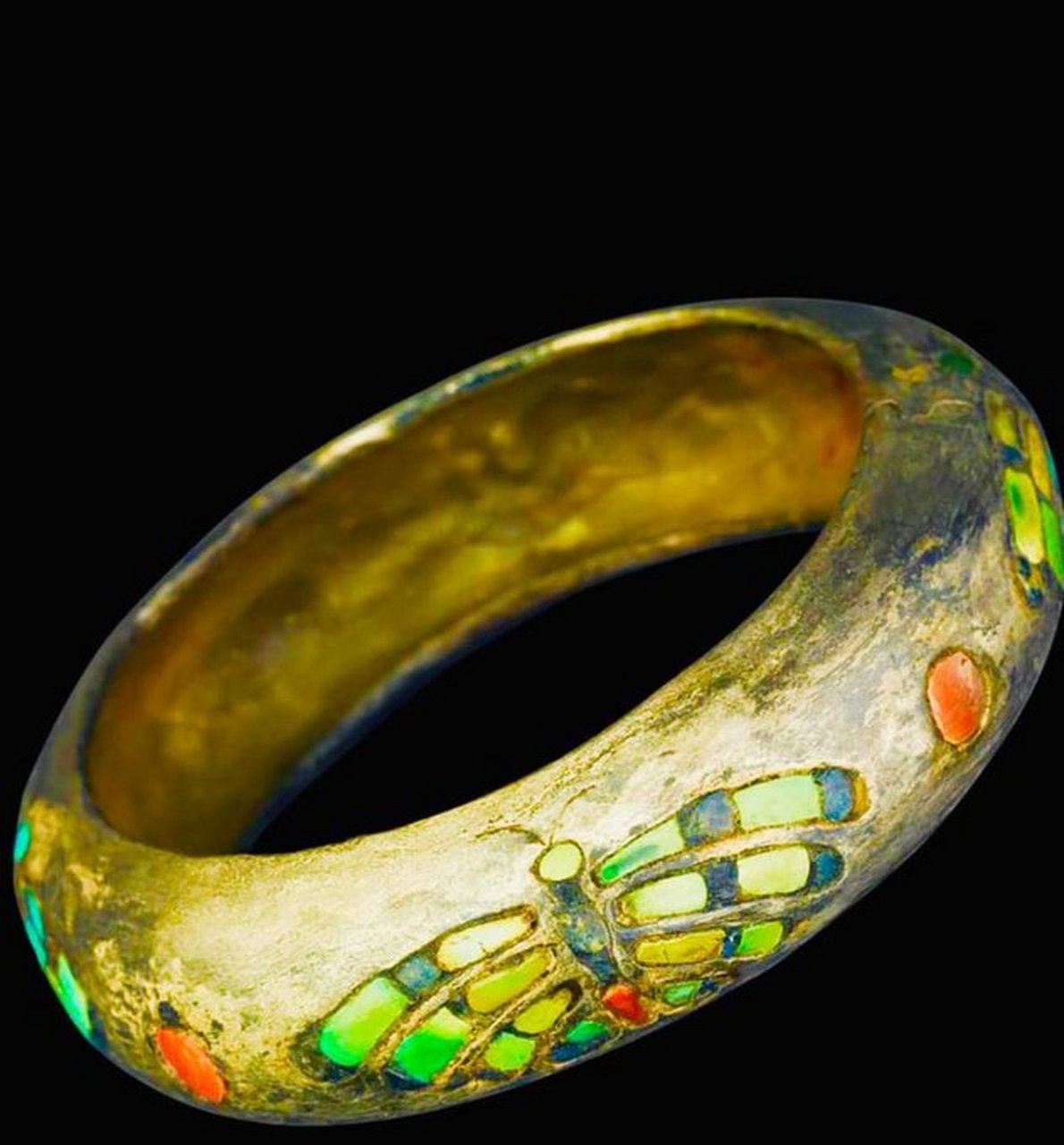 埃及银手镯,公元前 2575 - 前 2550 年,饰有五彩的蝴蝶.