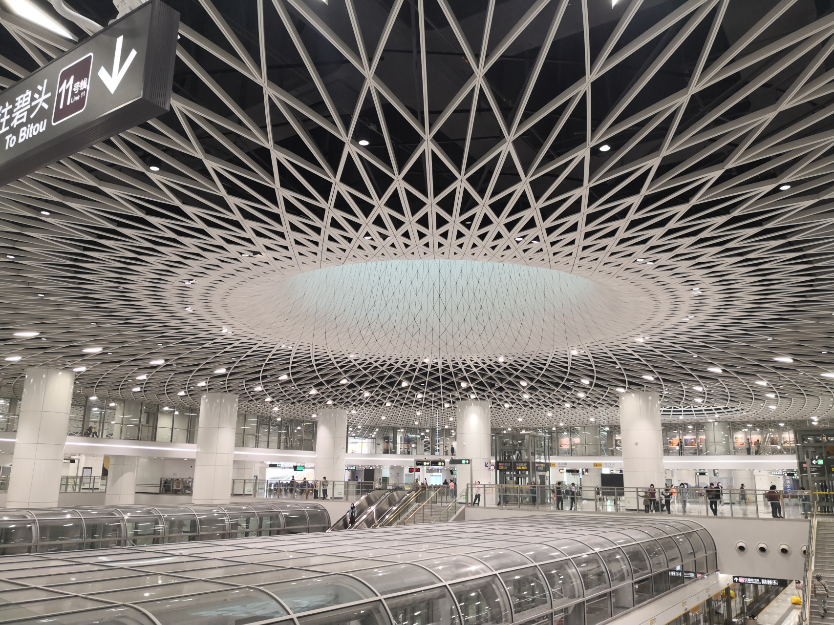 深圳之眼:岗厦北地铁站