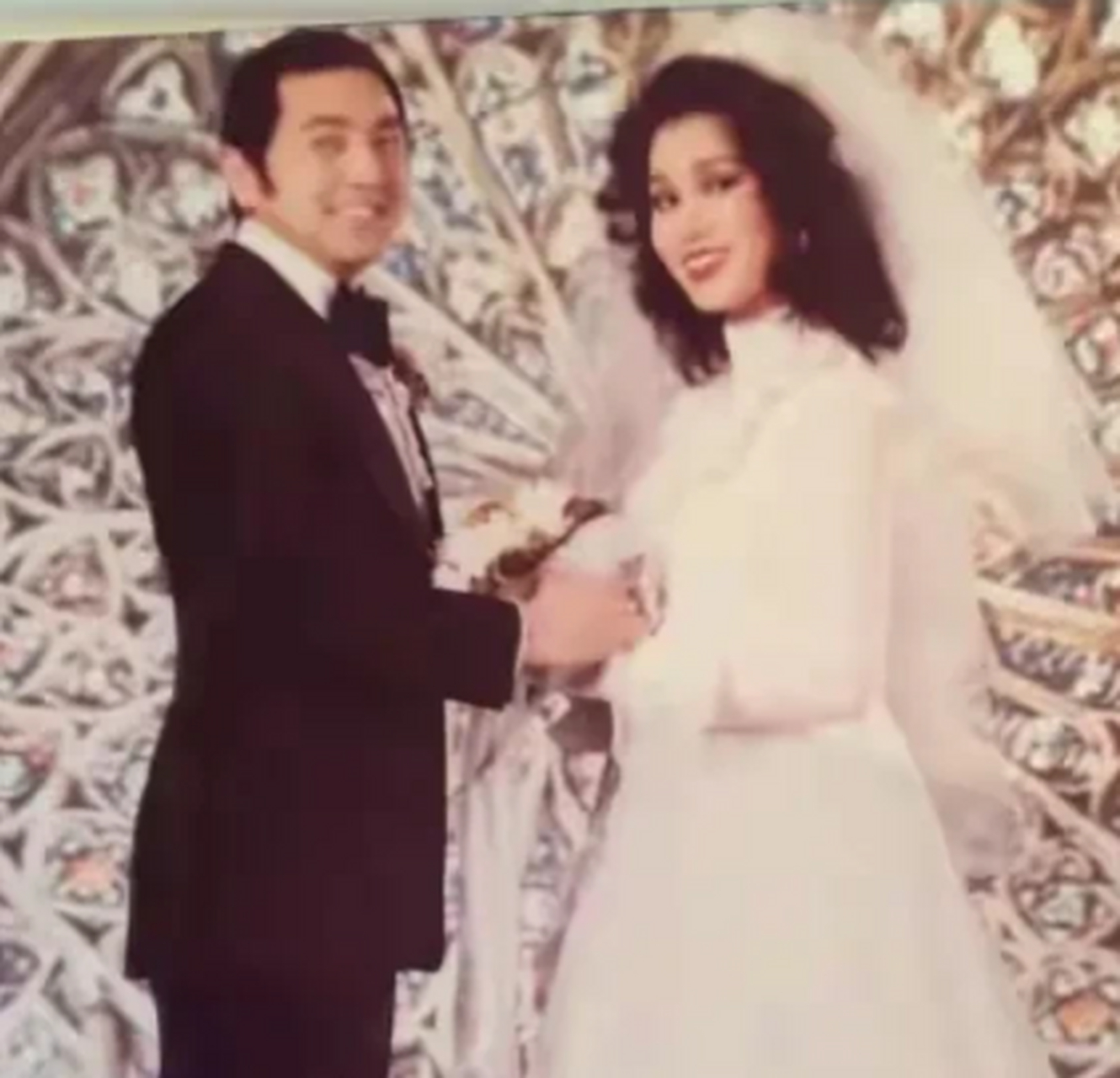 "没想到,妻子提的条件太狠了,让秦沛痛苦很长时间.