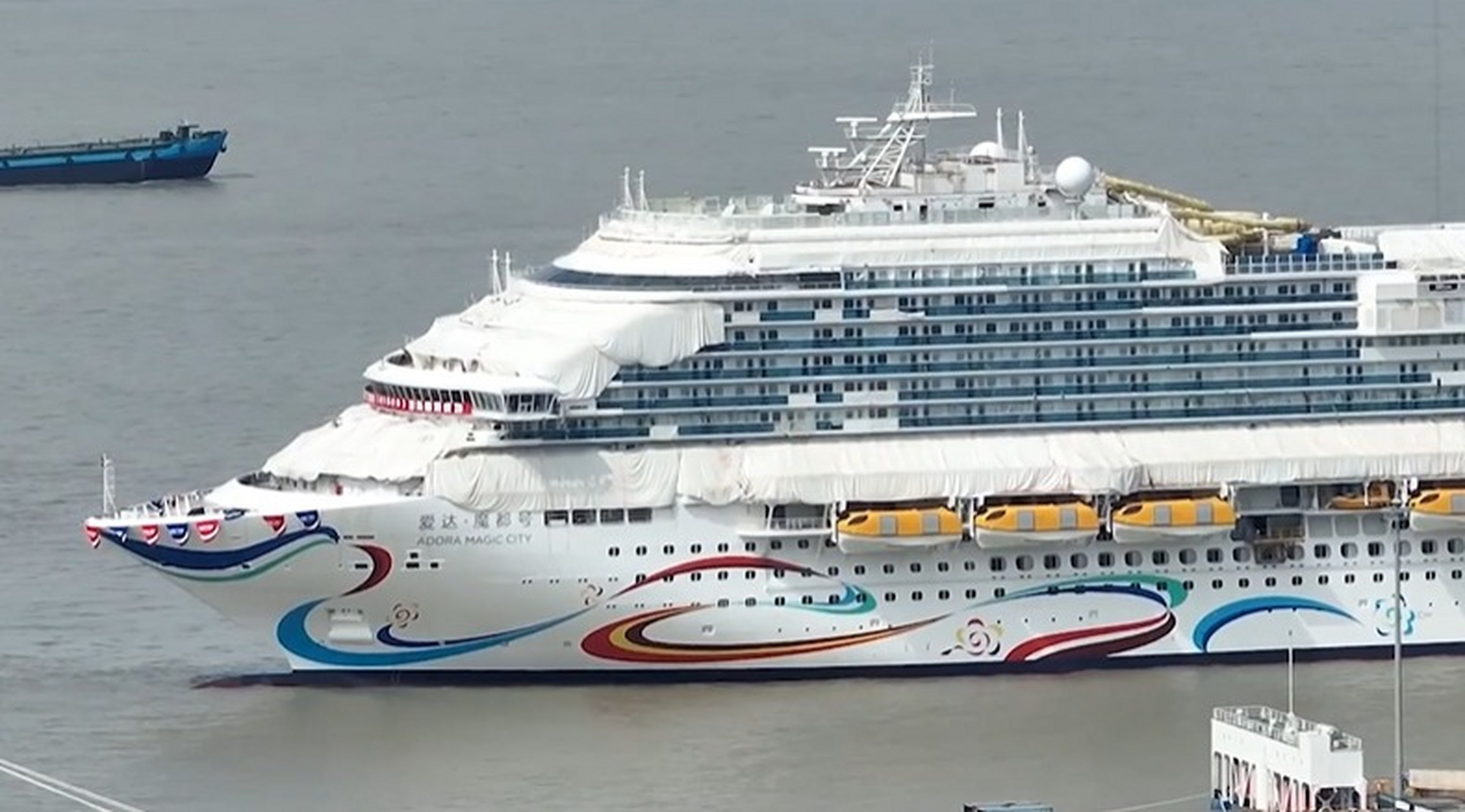 特别消息:中国首艘大型邮轮"爱达61魔都号"首次海试开启,结束国产零