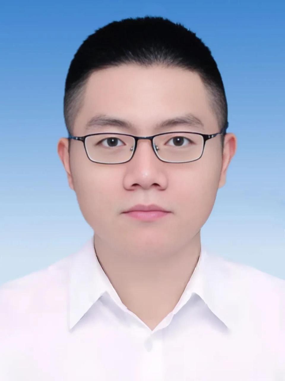 目前全国唯一一个90后县长,是福建省清流县县长莫彩华,生于1990年9月.