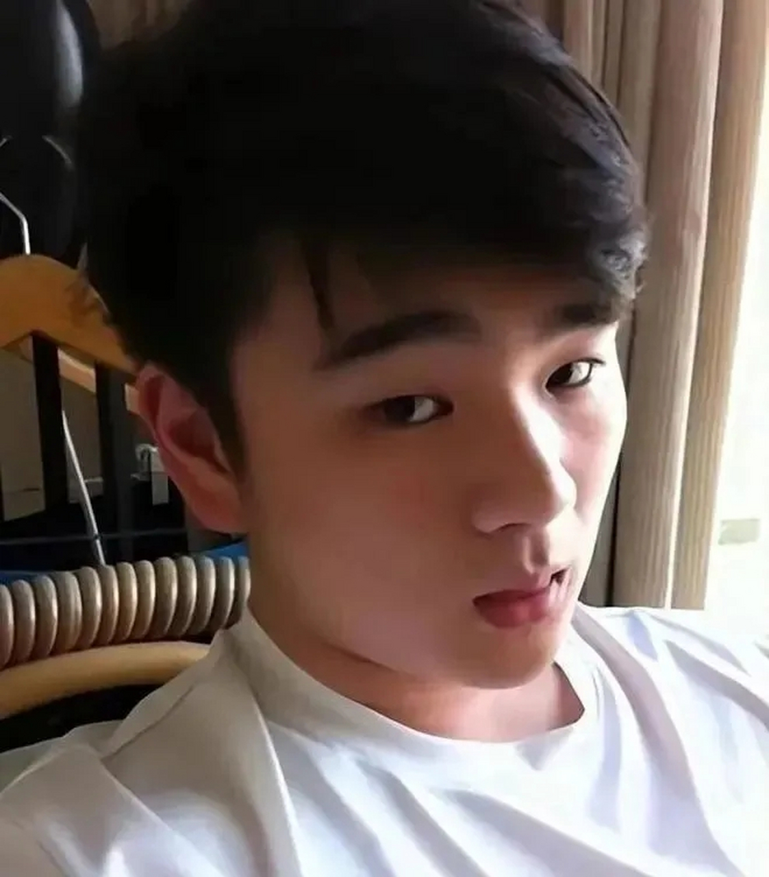 娱乐圈传来噩耗,"最美妲已"傅艺伟之子高乐男不幸离世,具体原因不详.