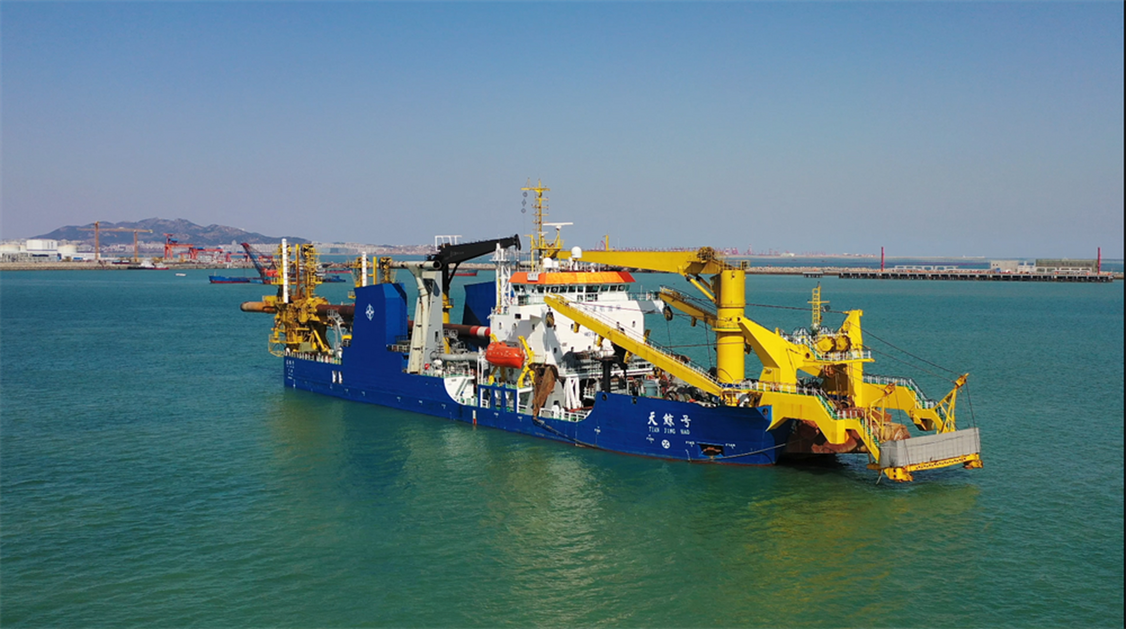 南边的局势很微妙,天鲸号南下了,填不填岛,终归是