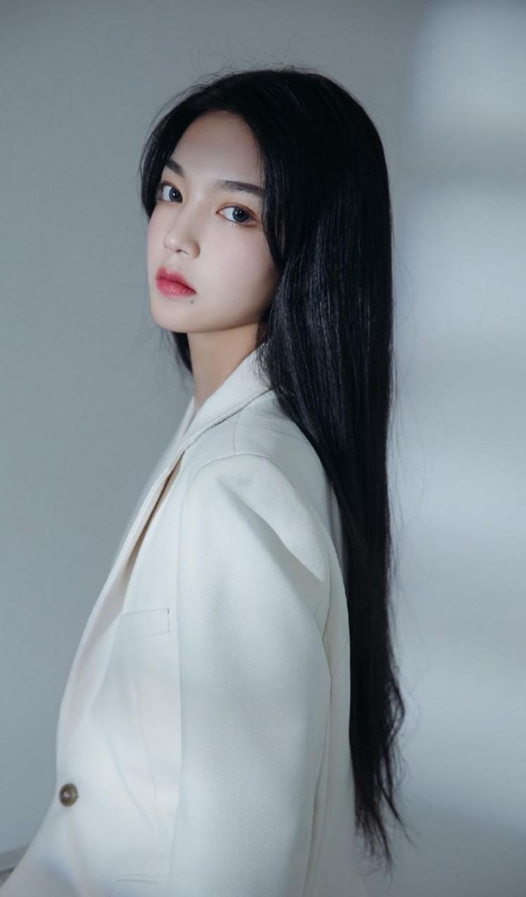 长发西装美女,气质高冷