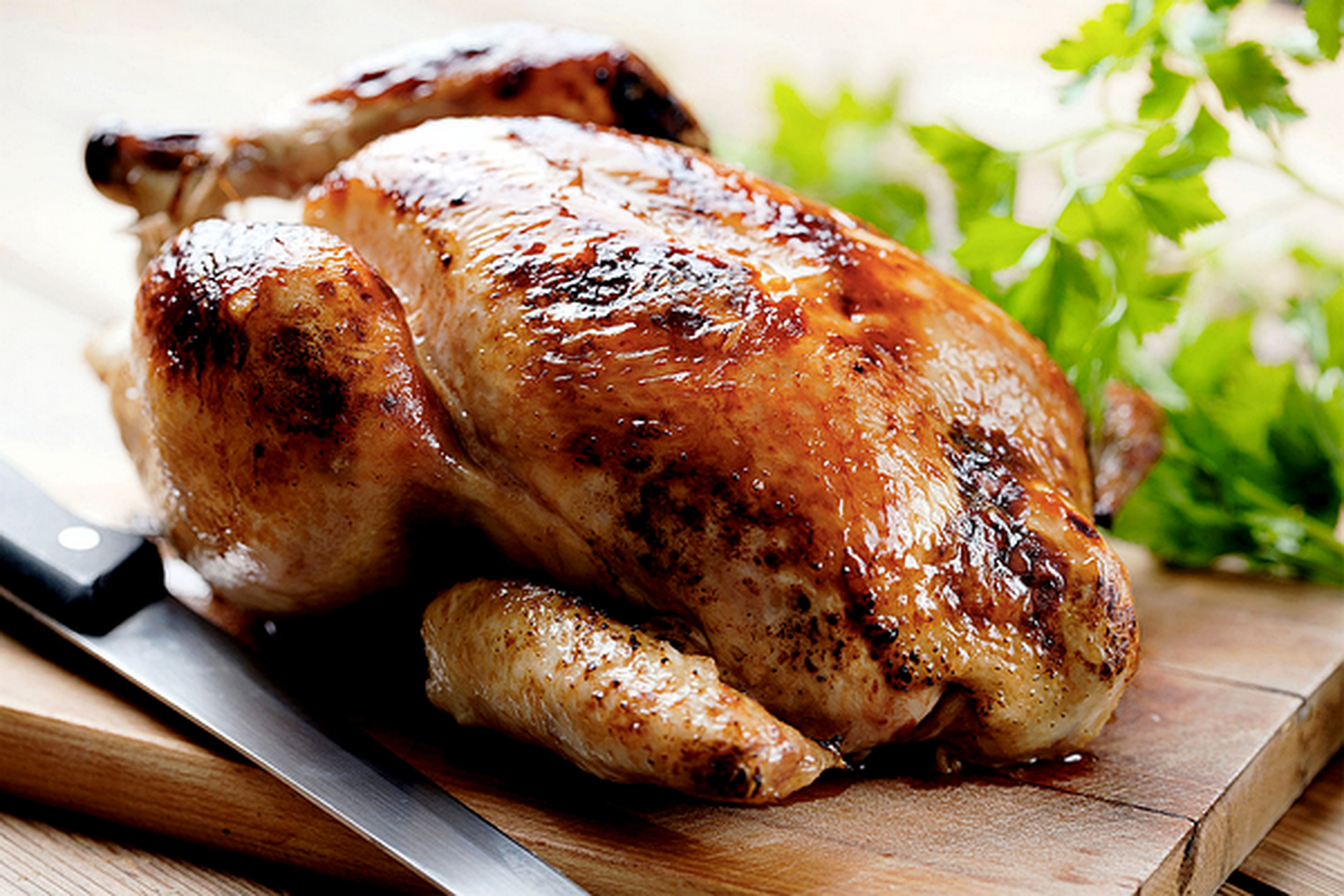 放眼全世界,被誉为"王者之禽"的布雷斯鸡,价格昂贵,做法却"大道至简"