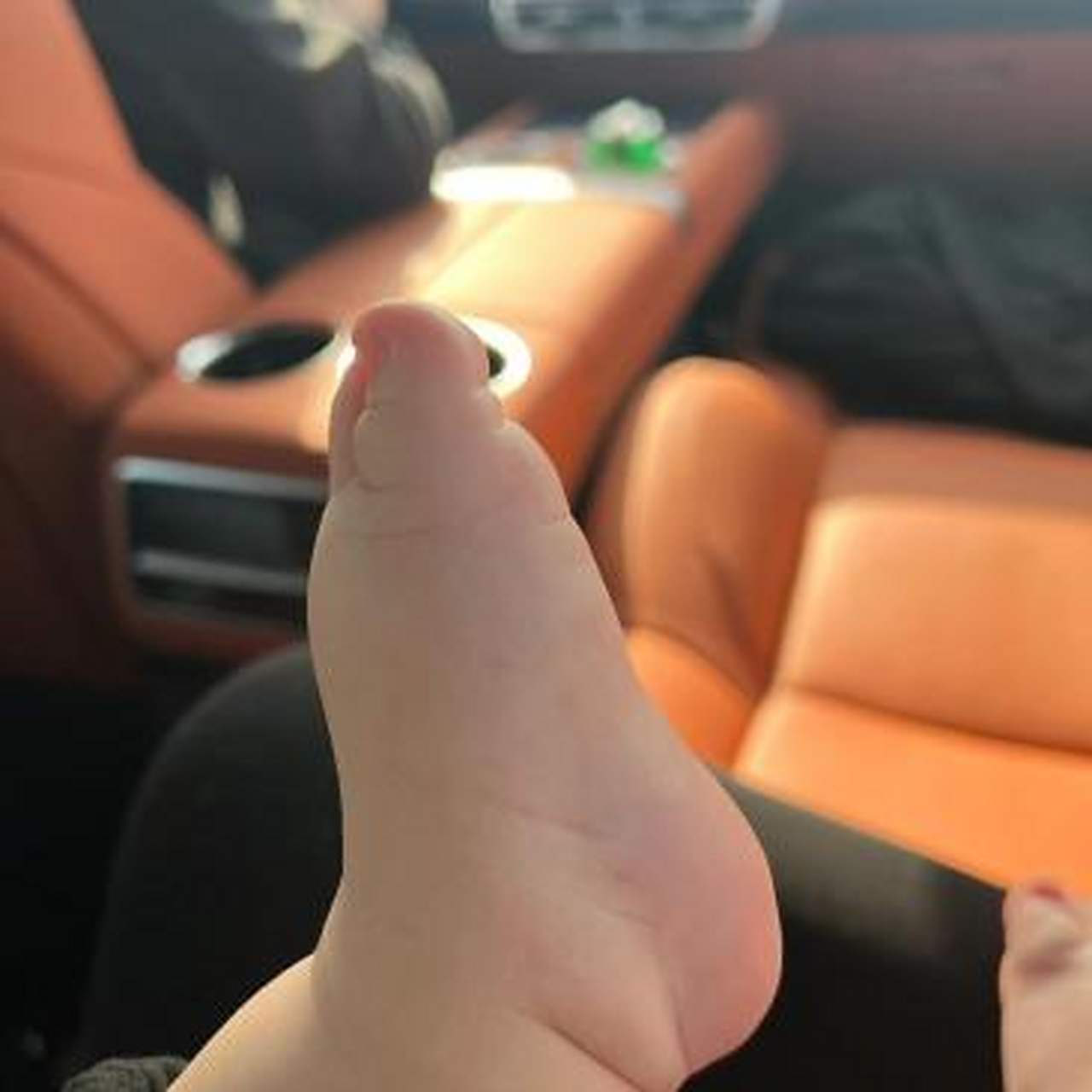 小孩子的jiojio怎么这么可爱,肉嘟嘟的