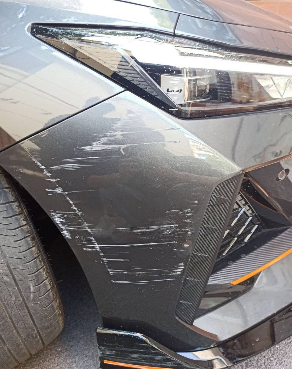 刚提车就漆面被划伤了,可以回去换吗?[坏笑]