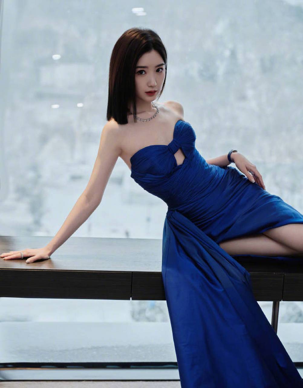 毛晓彤时尚写真大片,优雅迷人大长腿抢镜!