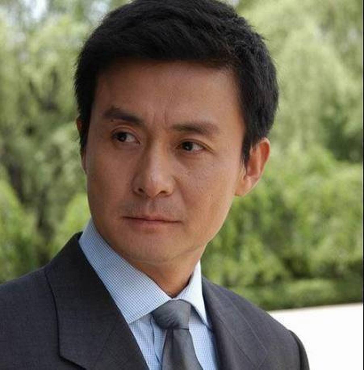 邢岷山# 他是张嘉译同学,一剧爆红,如今却沦为配角无人识,妻子原来是