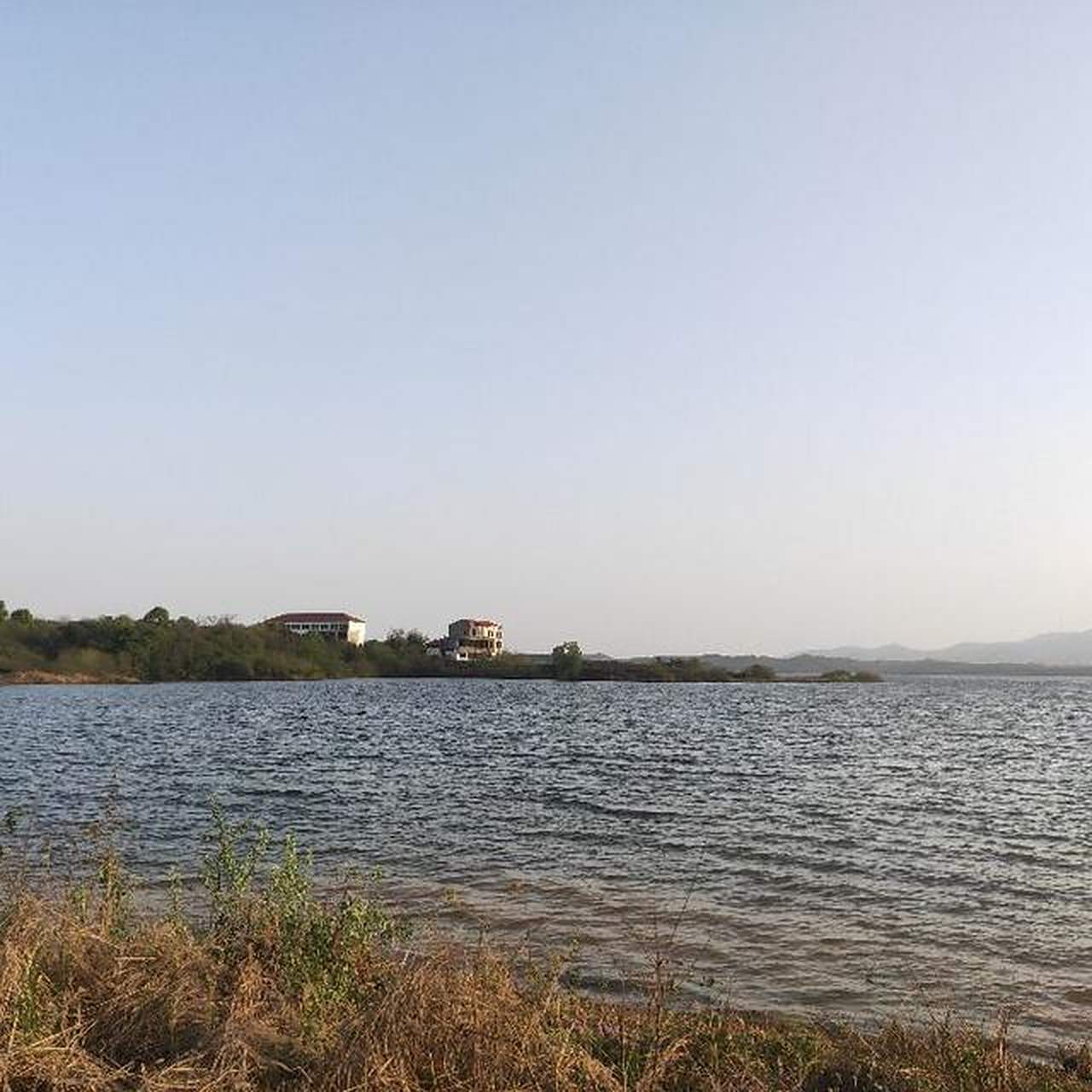 襄阳枣阳市熊集镇青龙山熊河风景区,北靠青峰山麓,南与大洪山脉遥相