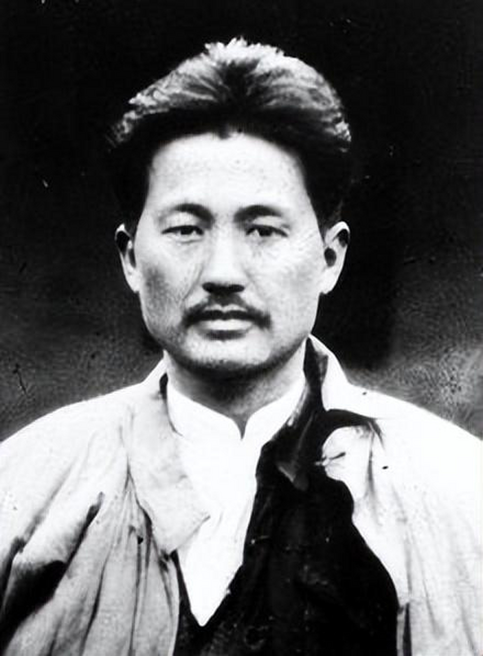 1950年10月,方志敏烈士遇害时所在监狱的典狱长凌凤梧接受审判,关键
