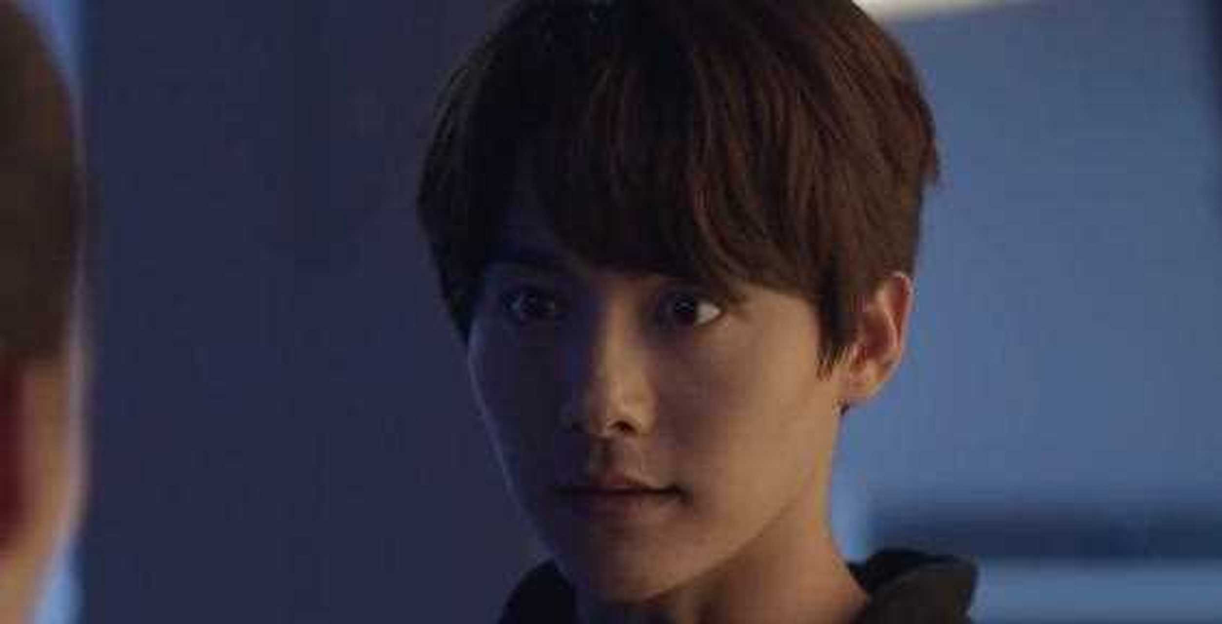 《你好安怡》中,作为机芯人的安怡,她和女主人罗芸互相羡慕对方的生活