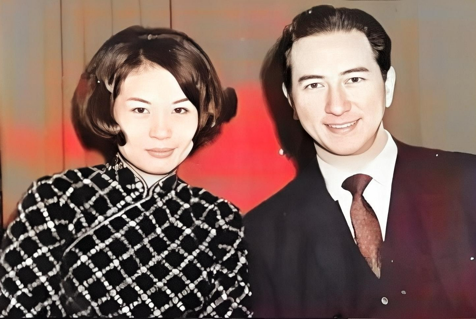 赌王何鸿燊和两个太蓝琼缨年轻时的照片,蓝琼缨年轻漂亮,又能歌善舞