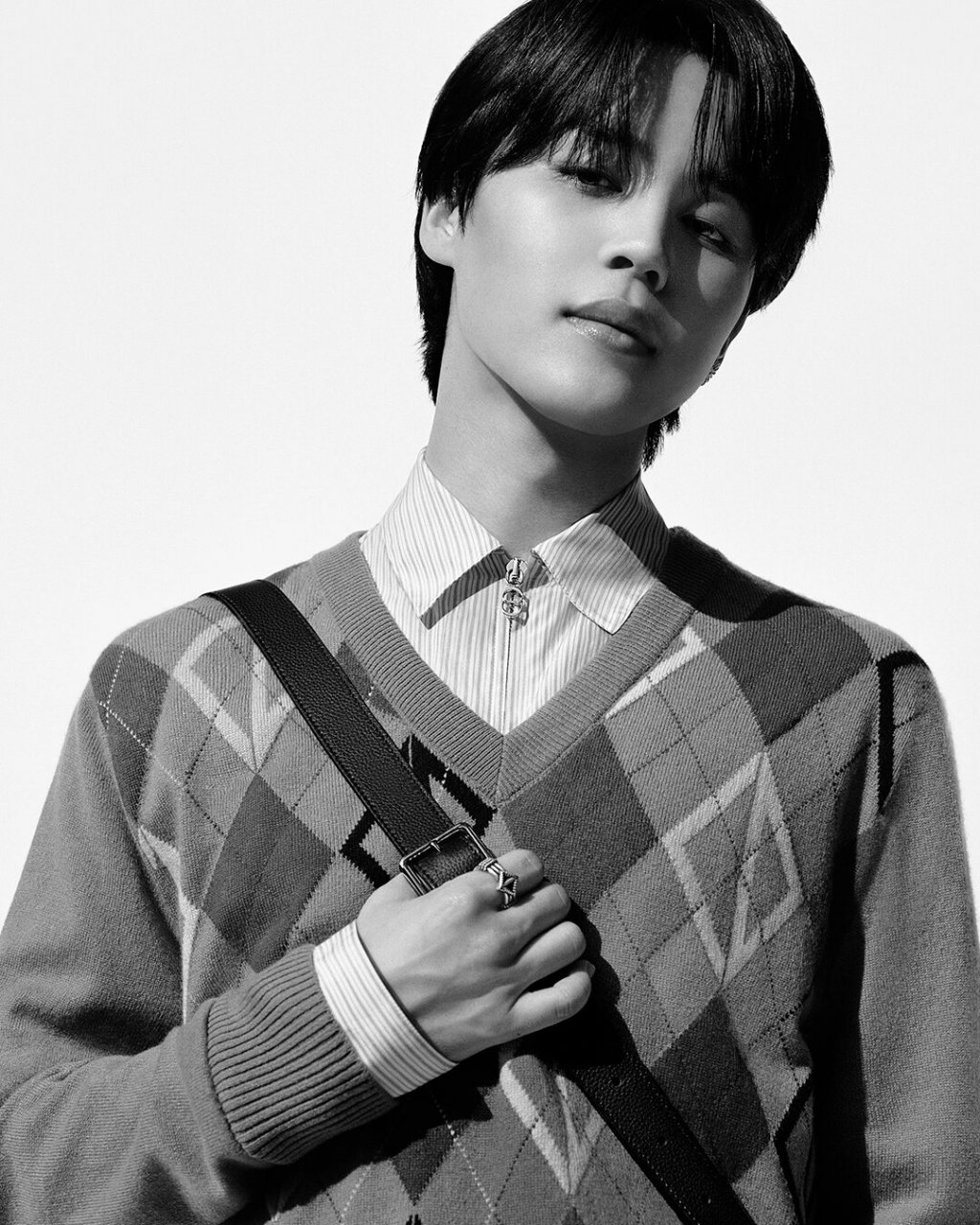 99 迪奥全球品牌大使朴智旻(jimin)以其独特的魅力,为我们带来了