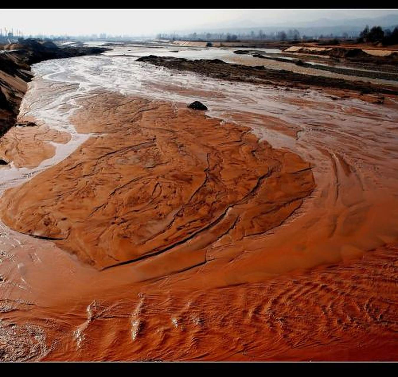 土壤中流失的氮,磷,钾肥估计达4000万吨,与中国当前一年的化肥施用量