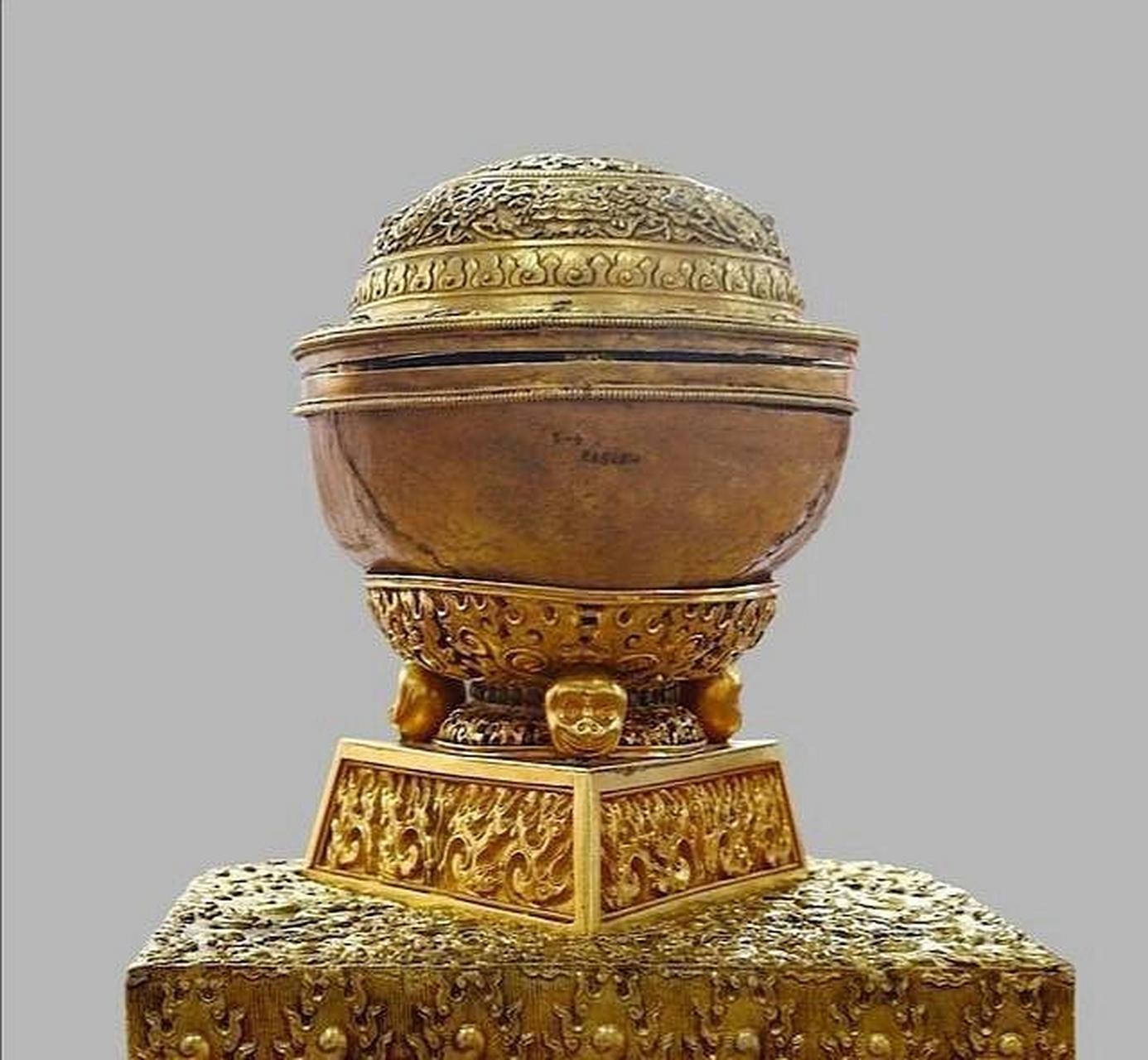 公元1285年,元朝妖僧杨琏真迦前来盗掘南宋皇陵.