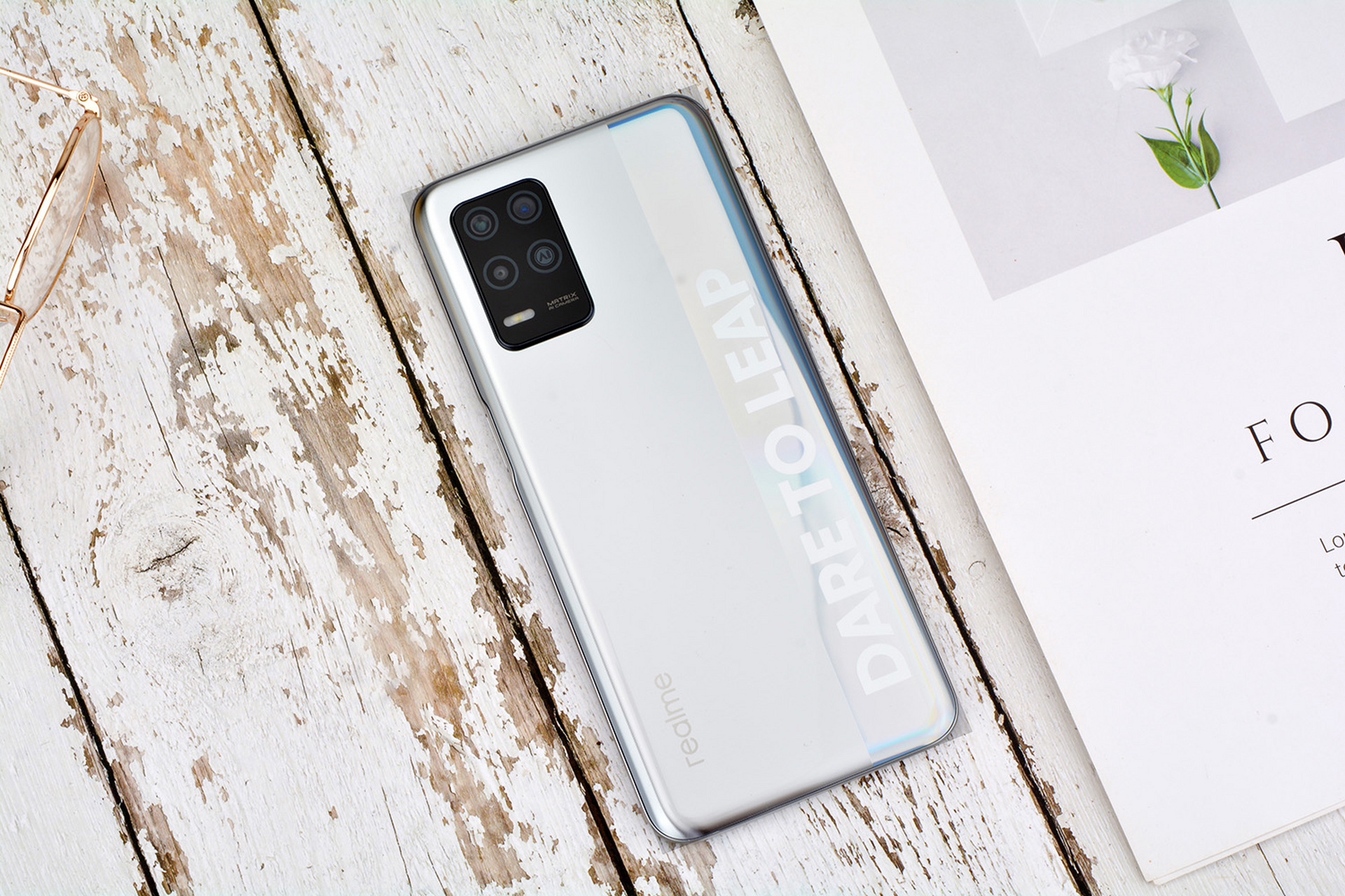 realme 真我q3「迷幻银」拍了一组图赏:很难想象在189g手机里面搭载了