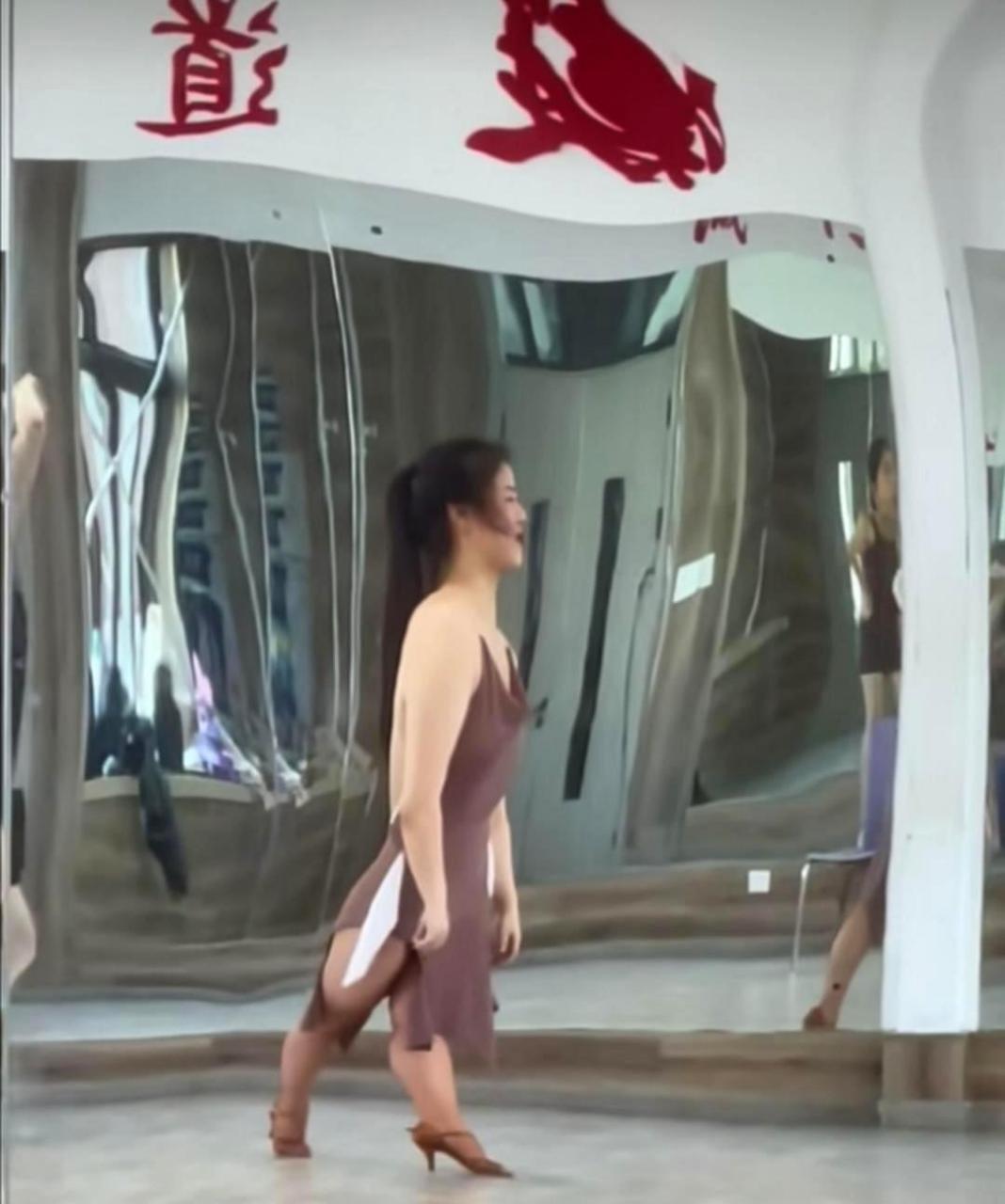 自从安装了这个哈哈镜,我每天都开心地笑哈哈!