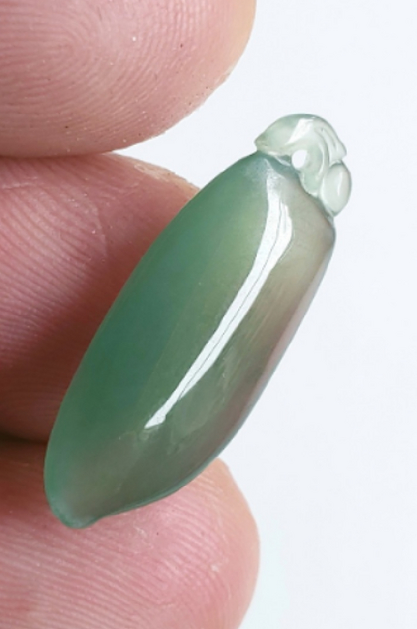 点击头像看直播##翡翠#冰种湖水绿·福瓜》冰润通透,细腻油润,胶降哪