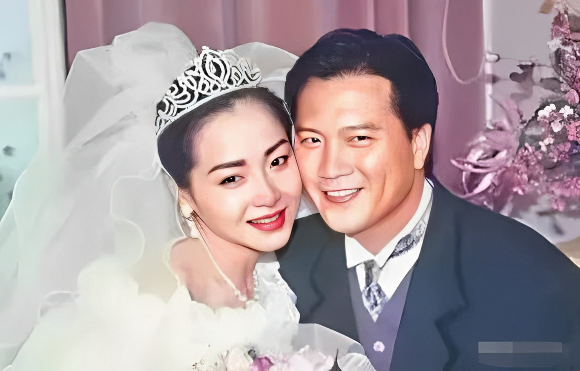 1984年,26岁的恬妞在印尼与富豪·叶聪豪结婚.