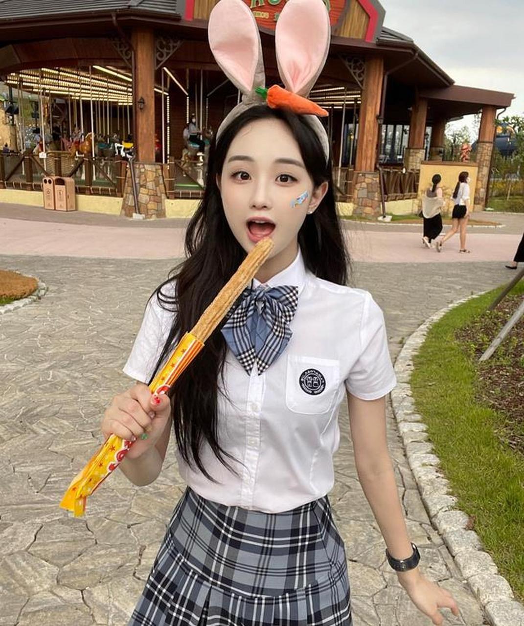 一眼心动,韩国模特演员金艺媛