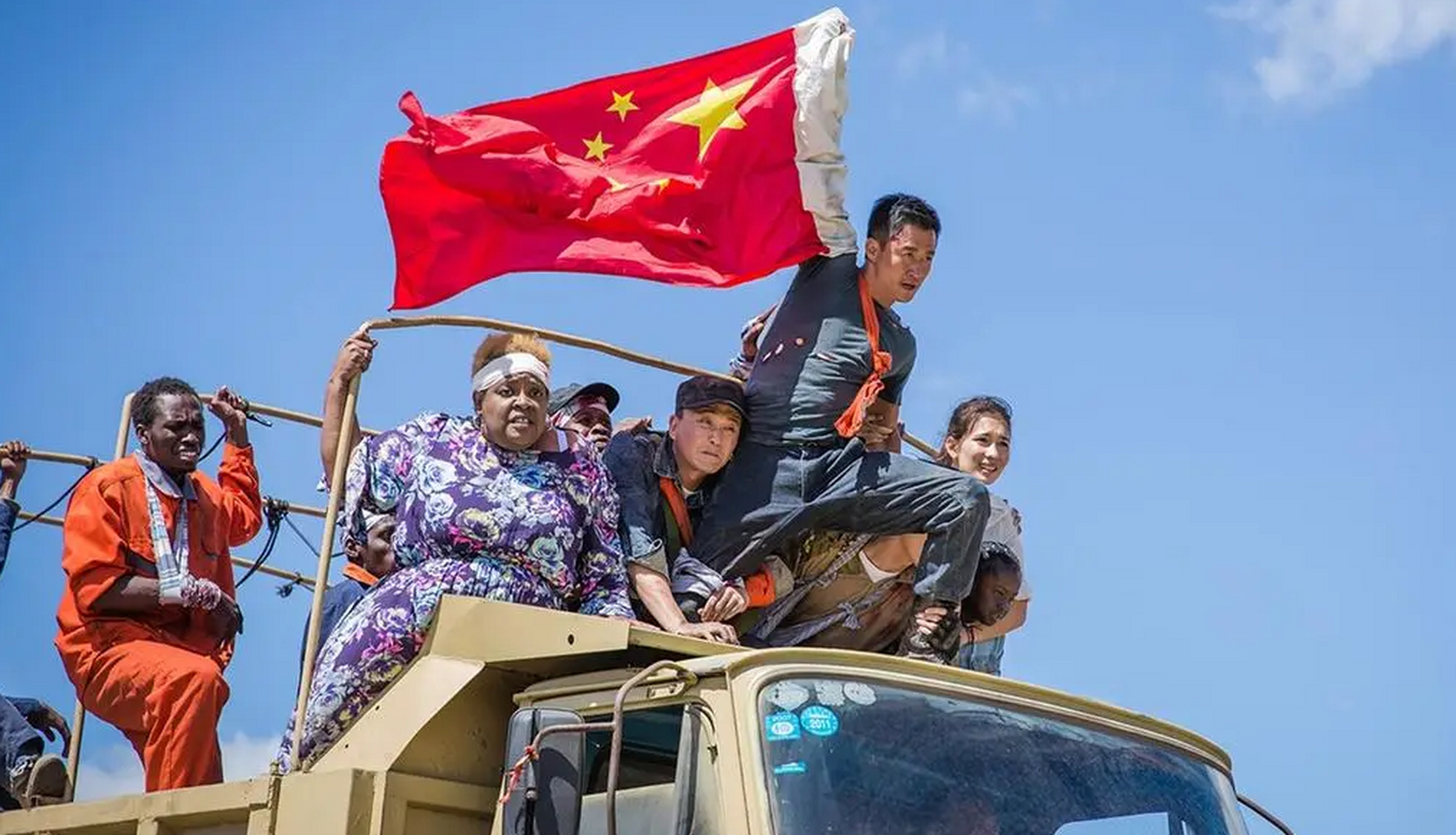 当年战狼2中,吴京高举国旗的电影你看过没有,还记得吗?