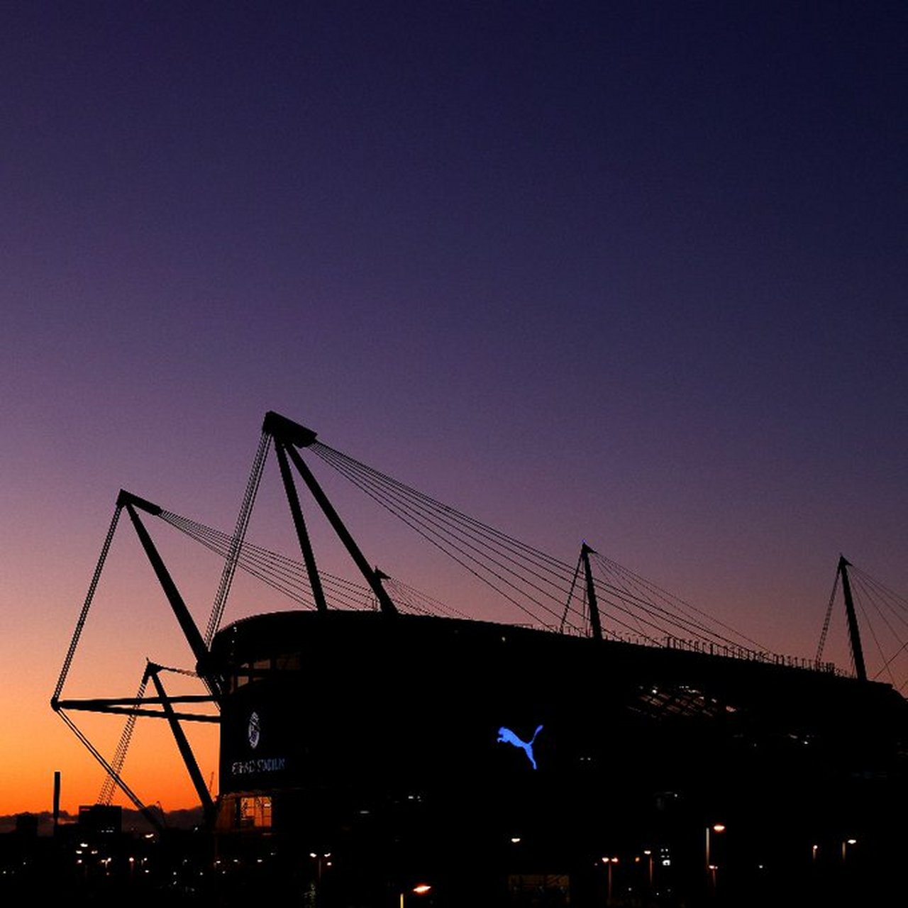 #伊蒂哈德球场# #曼城#   突发事件: 曼城的伊蒂哈德球场将被指定为英