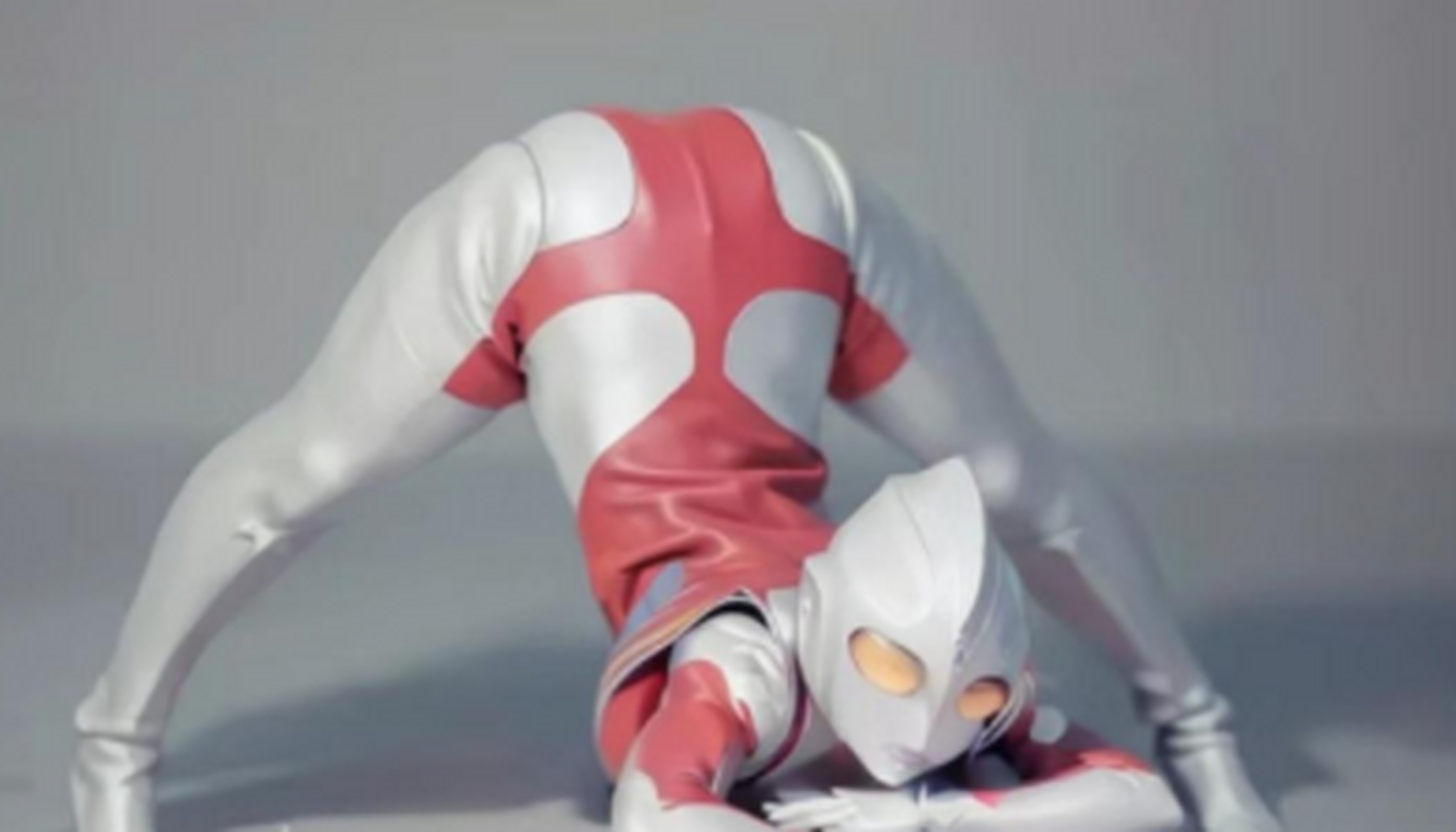 真没想到!奥特曼有一天居然会和"姿势销魂"这四个字联系在一起!