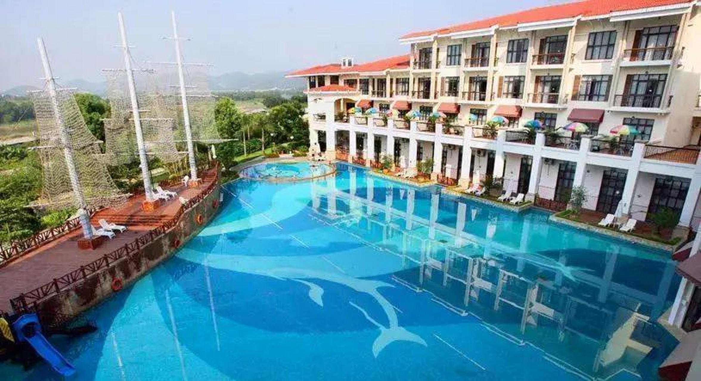 【广州从化夏湾拿温泉酒店】06299抢2大1小两日游:住高级房 无限次