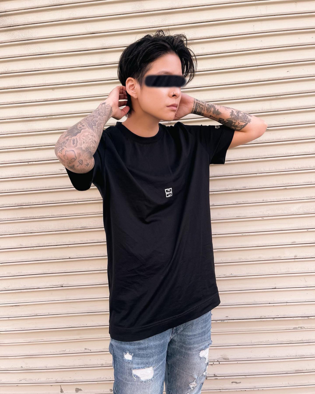 相比于湖南卫视力捧美国中性纹身三流女歌手amber,我支持杭州当地的