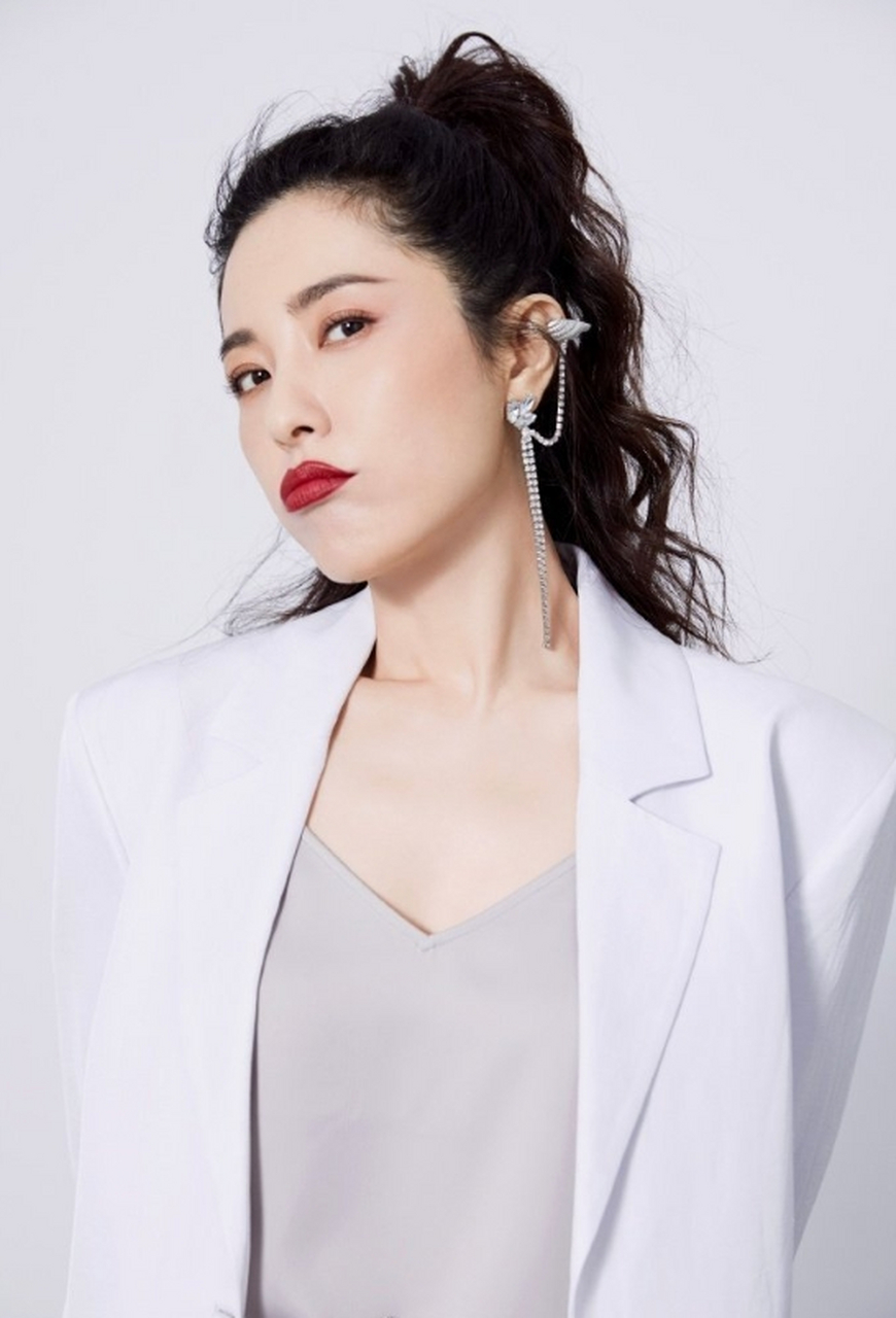 性感优雅的气质女神#曾黎# 貌似天仙,五官精致,身材高挑,婀娜多姿