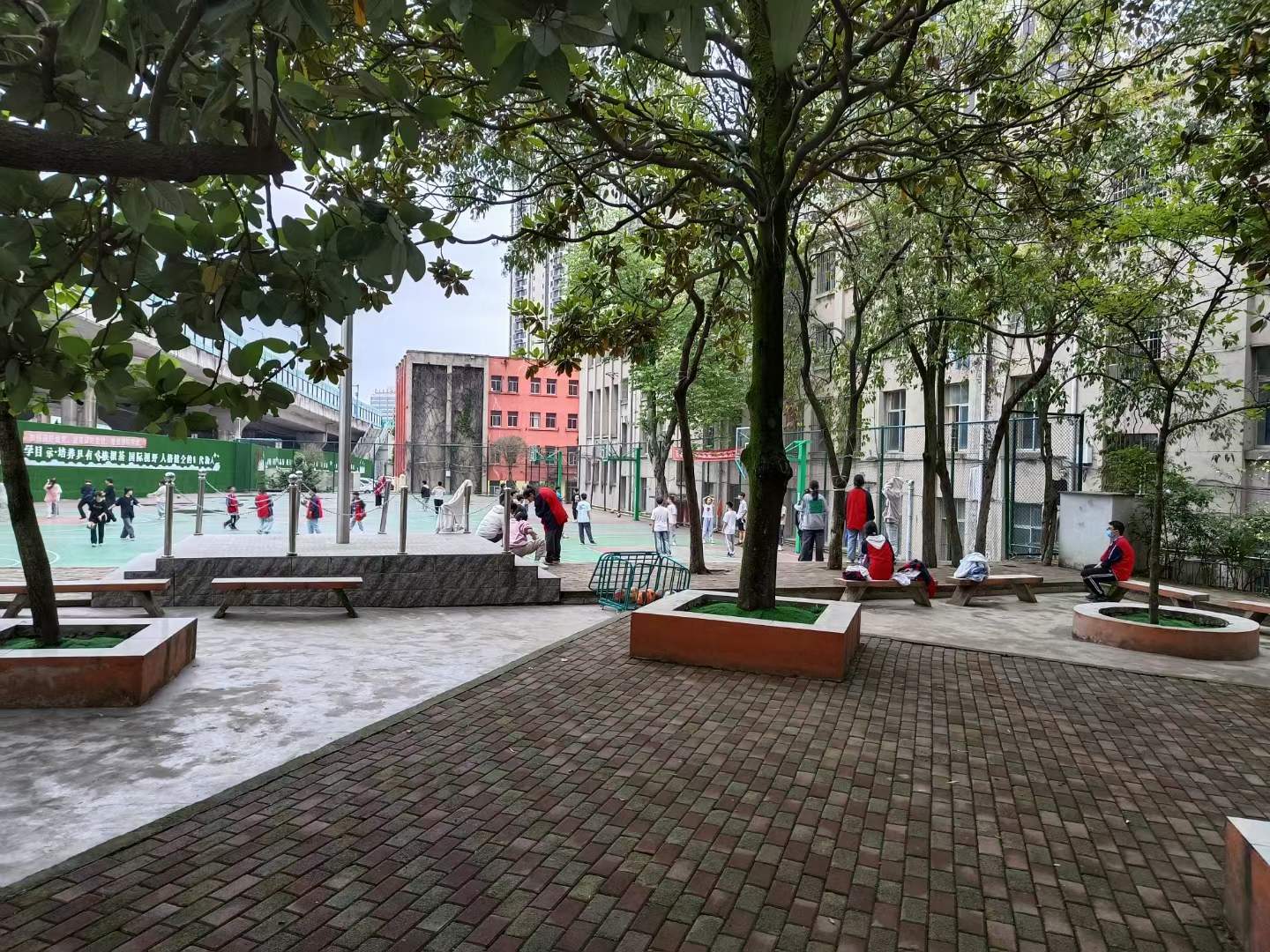 贵阳市华驿中学是一所获得贵阳市教育主管部门批准的民办普通高完中