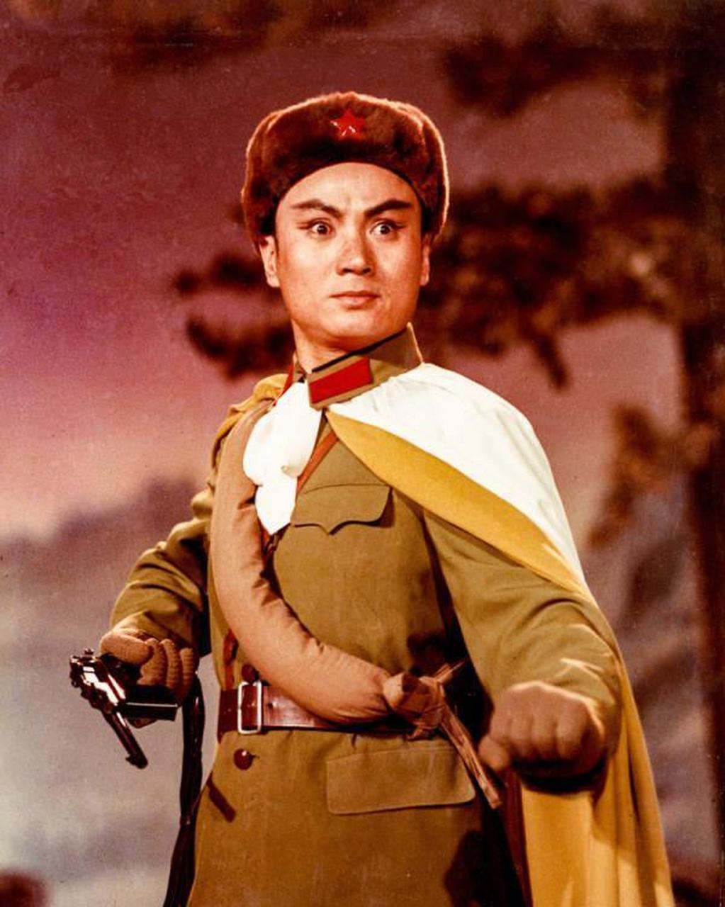 《智取威虎山》上海京剧院根据曲波先生的小说《林海雪原》改编创排的