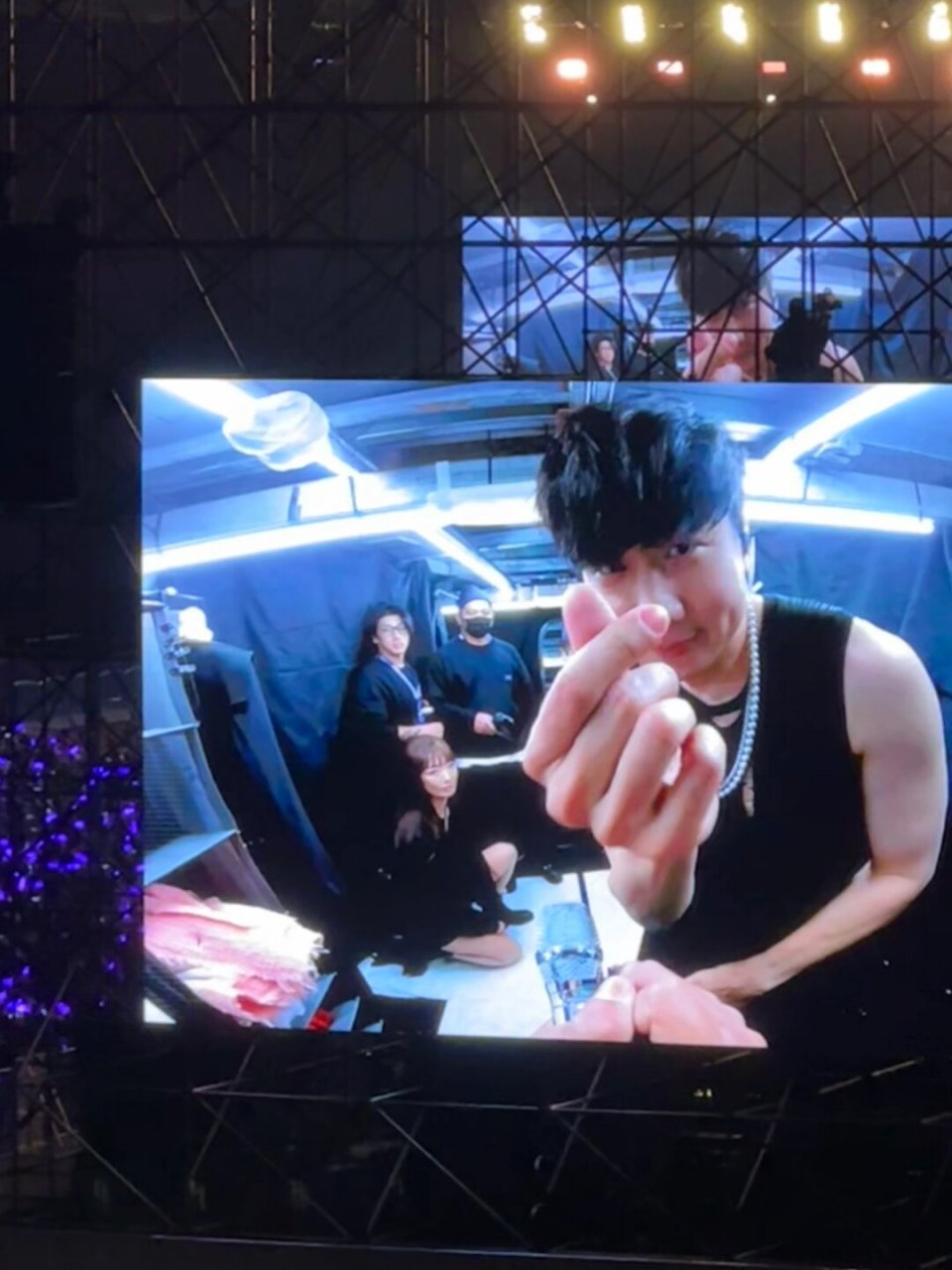 林俊杰演唱会的难忘瞬间  那天,我奶茶喝多了,就想着去上个厕所.