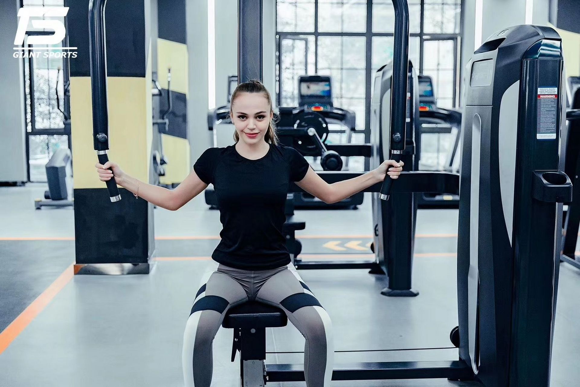 这个动作训练的部位是胸大肌中沟深度.