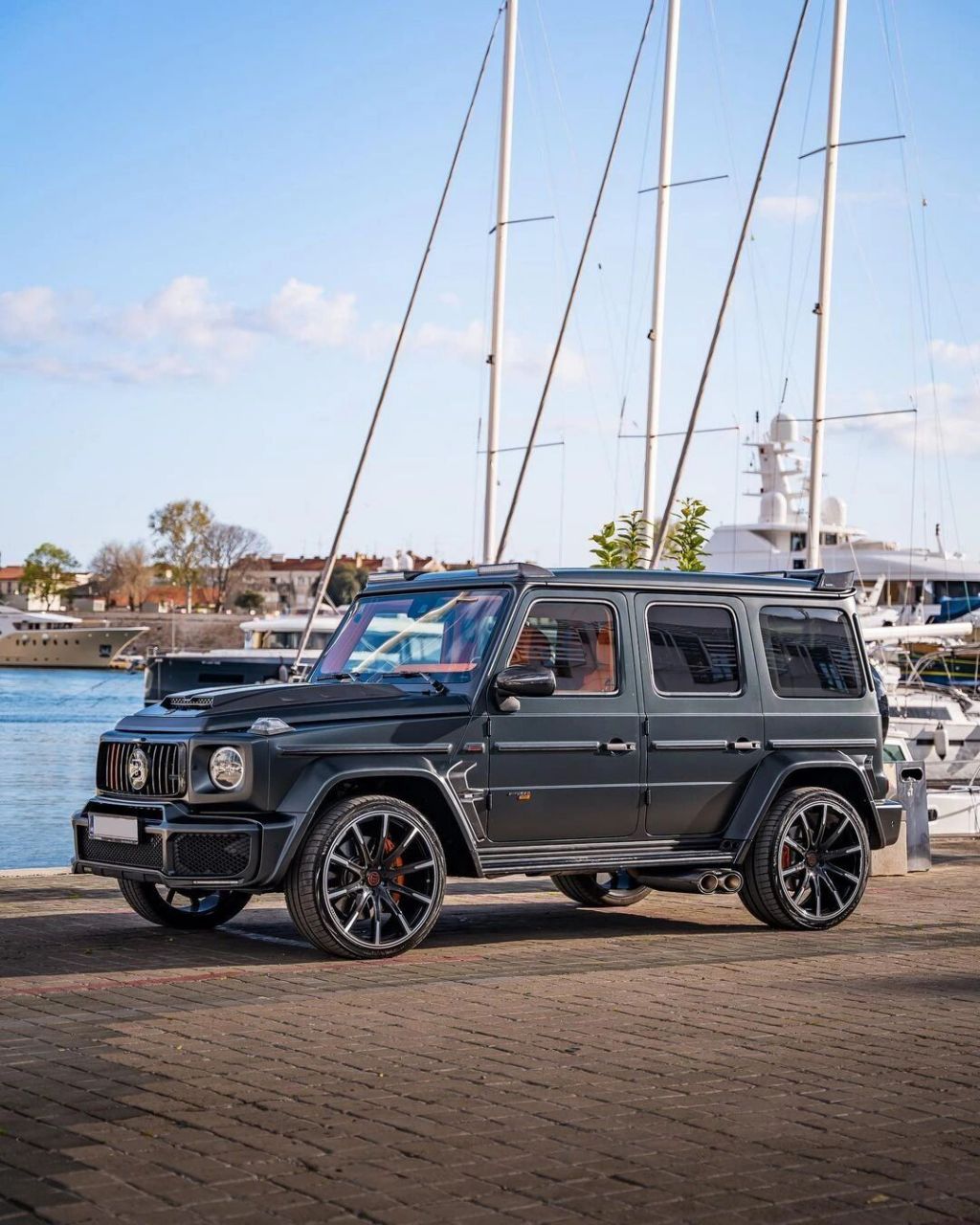 奔驰巴博斯g800:融合力量与优雅的豪华越野车  奔驰g级越野车一直以其