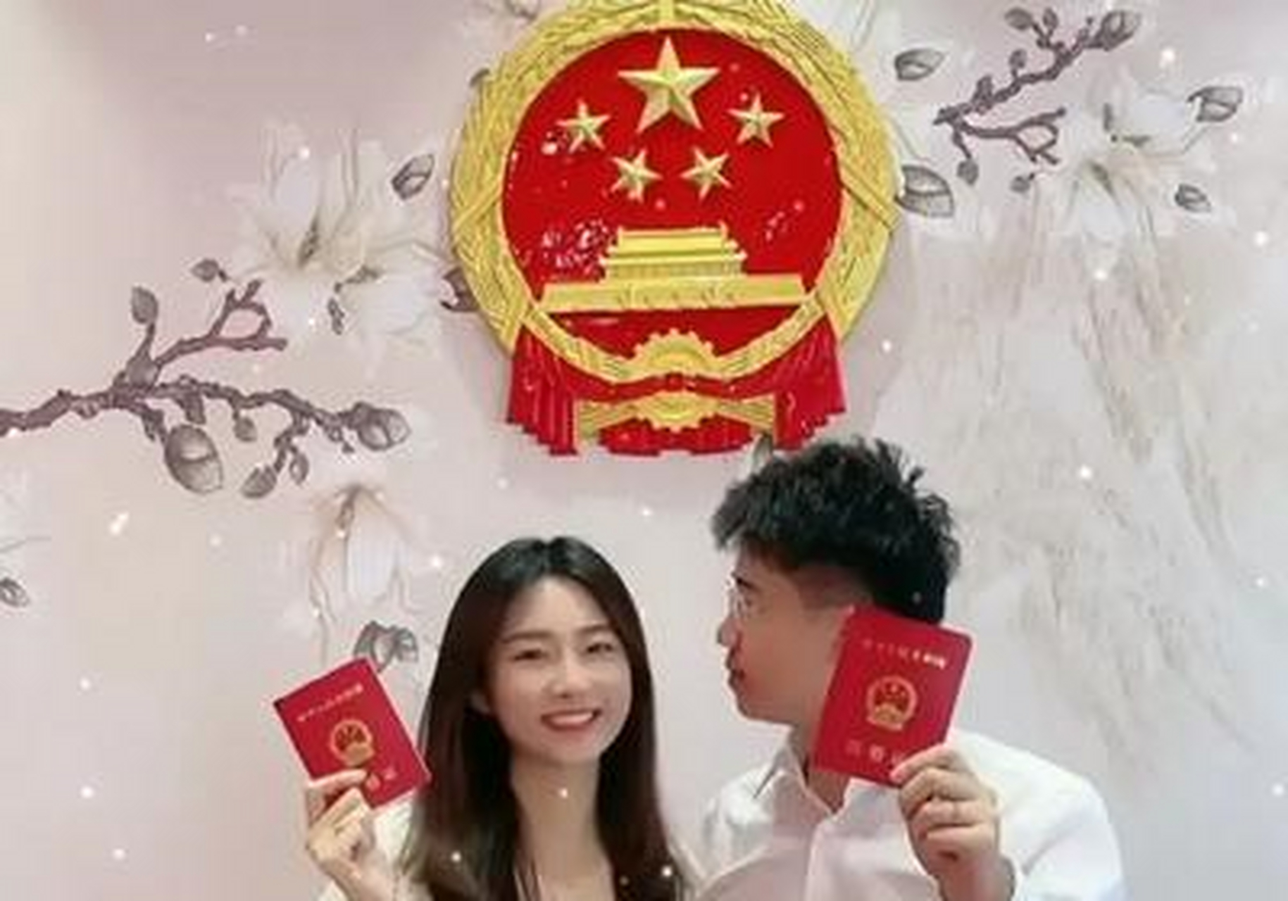 美女车模"网红"苏宁,真名栾淑宁,宣布结婚了,以前经常和斌少,三哥在一