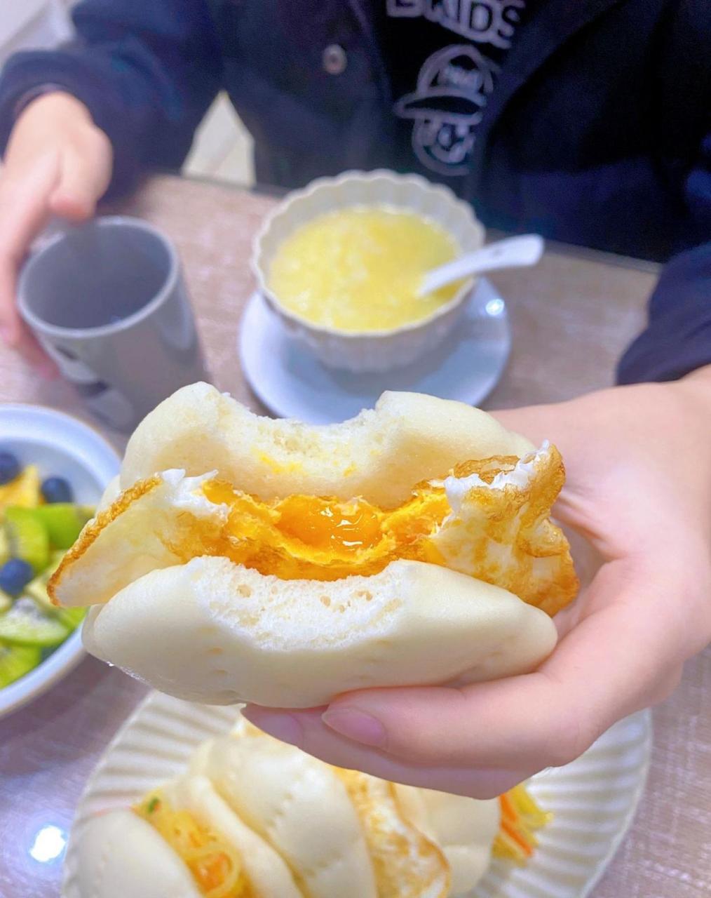 中学生早餐分享03早餐分享03:荷叶饼,土豆丝,煎鸡蛋93,小米粥