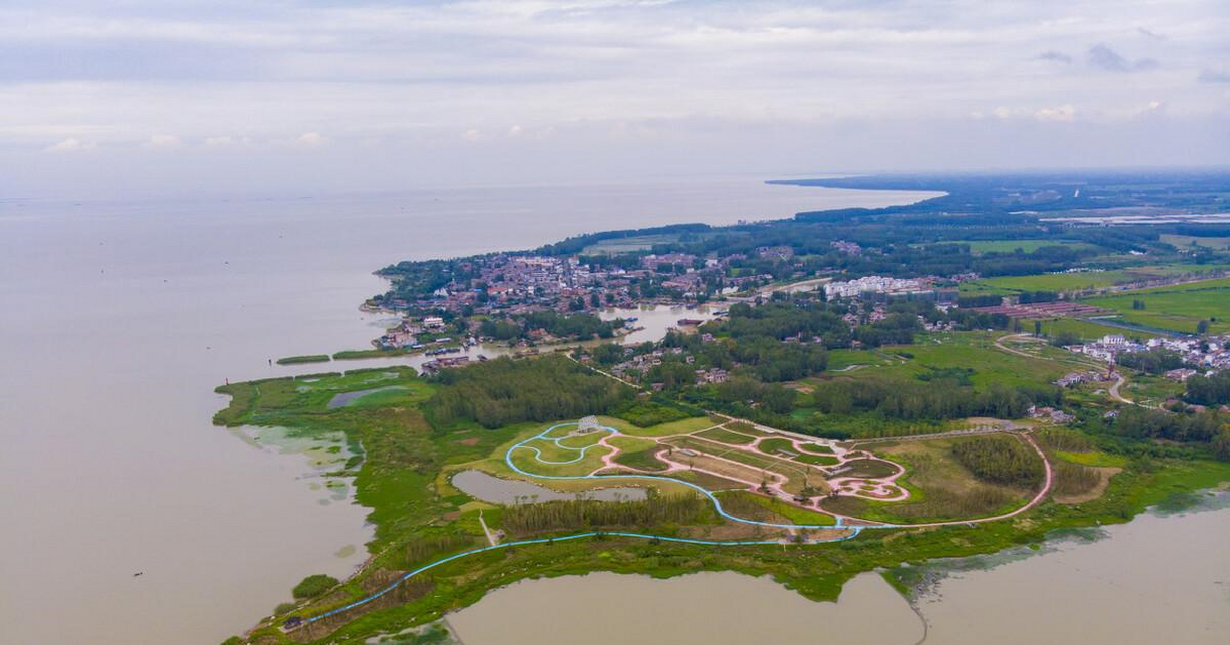 洪泽区隶属江苏省淮安市,地处江苏省中部,位于洪泽湖东畔,因湖设置,借