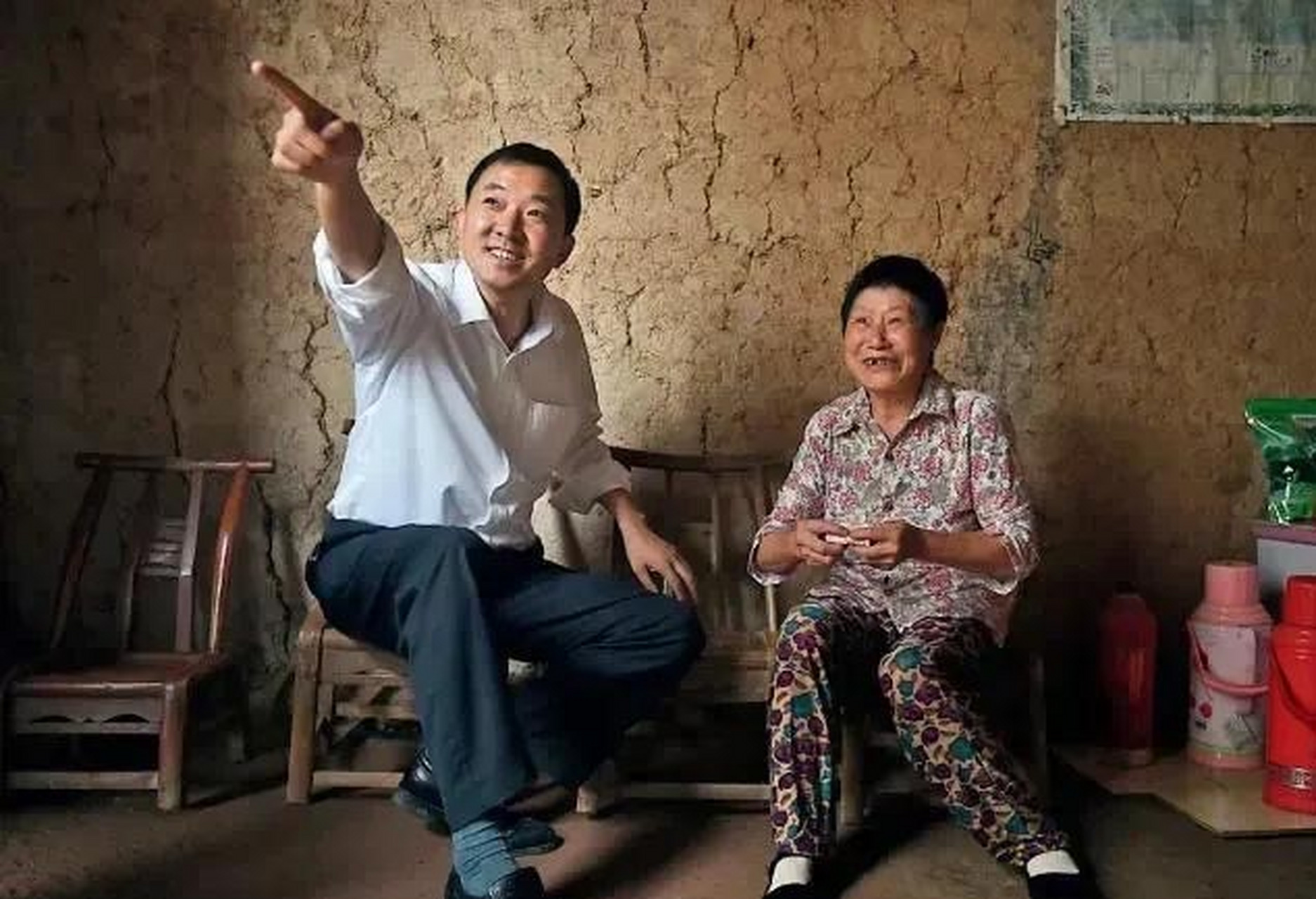 在巴东县担任县委书记4年的陈行甲,亲自把县长刘冰送进了牢房,期间