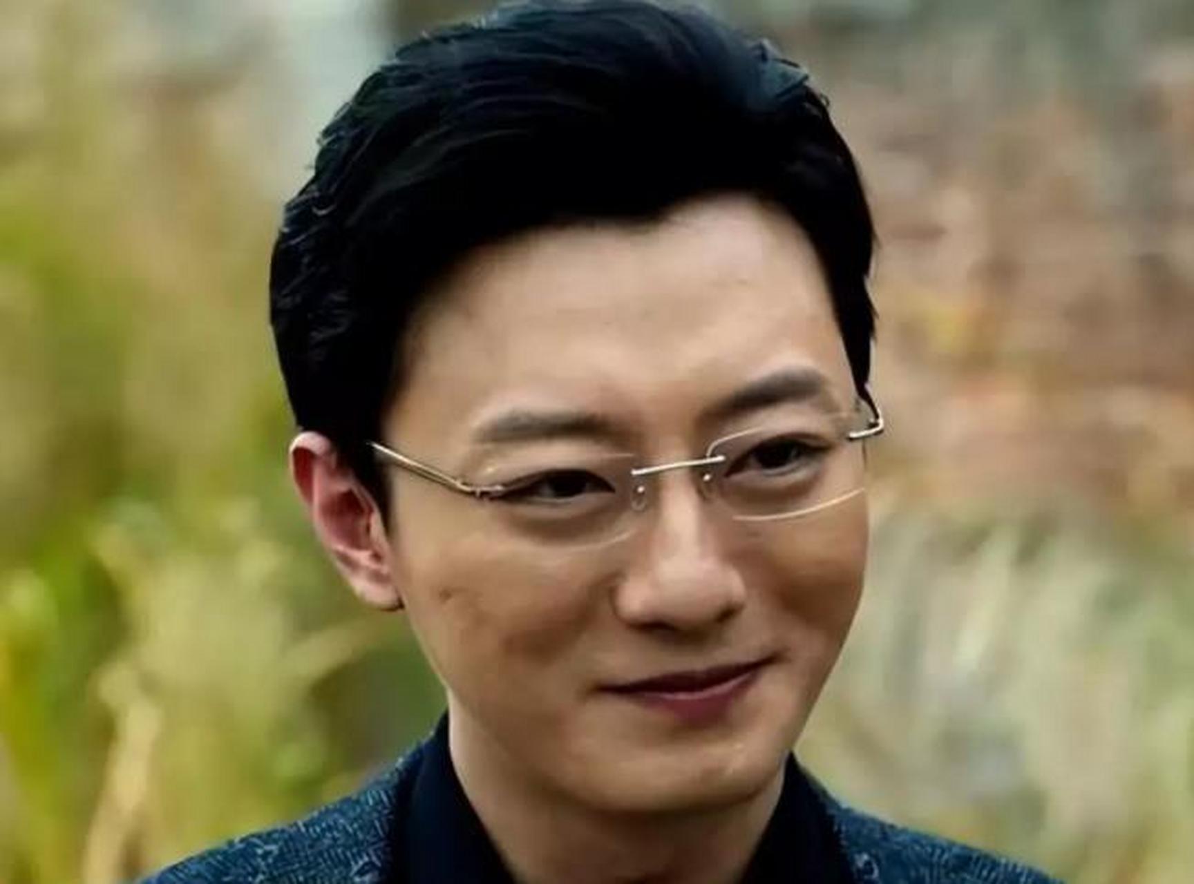 有网友爆出苏小玎在北京的豪宅,配文:有三角钢琴,大别墅有落地窗,妥妥