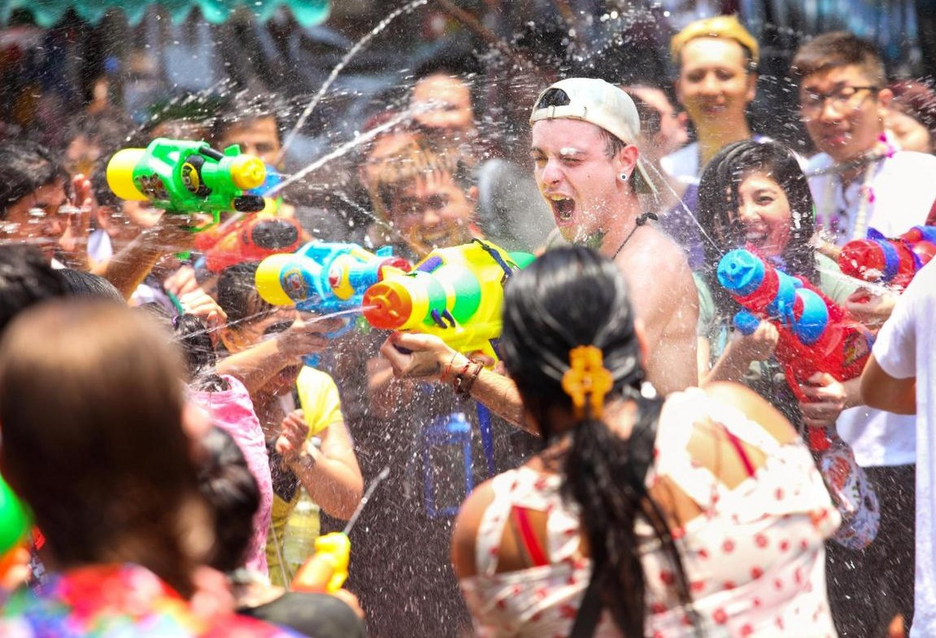 瑞丽泼水节可连休4天,汉族咋没好玩的节日?