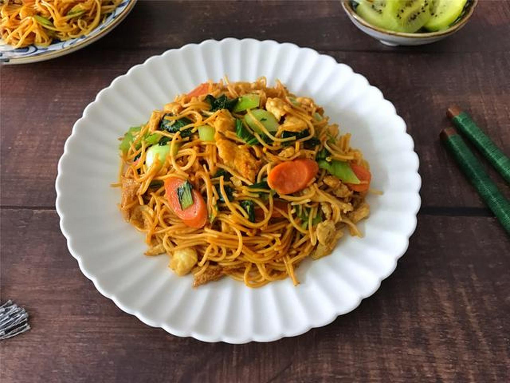 鸡蛋青菜火腿炒面,10分钟的快手早餐,好吃又营养,这碗炒面虽然简单,但