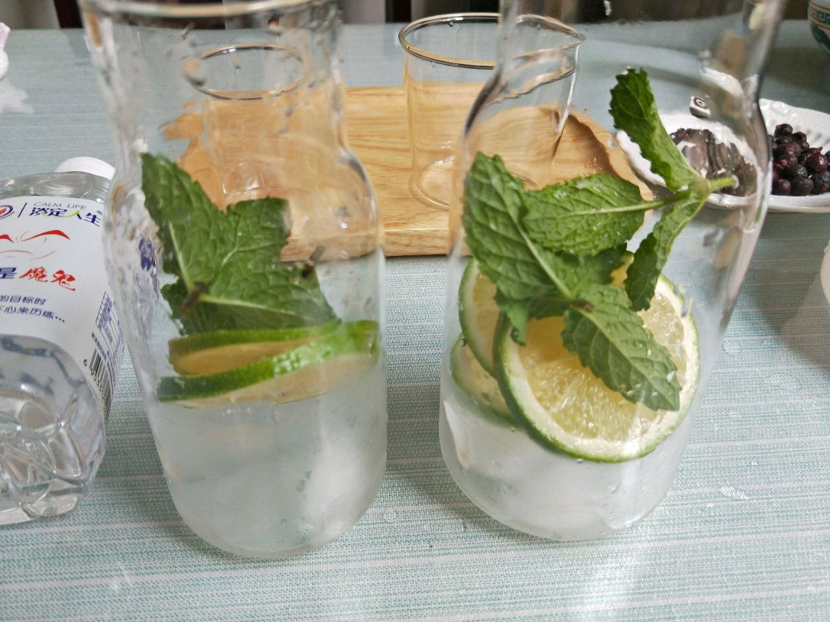 新西兰黑醋栗又被人们称之为黑加仑,黑豆果,它的学名则是黑穗醋栗