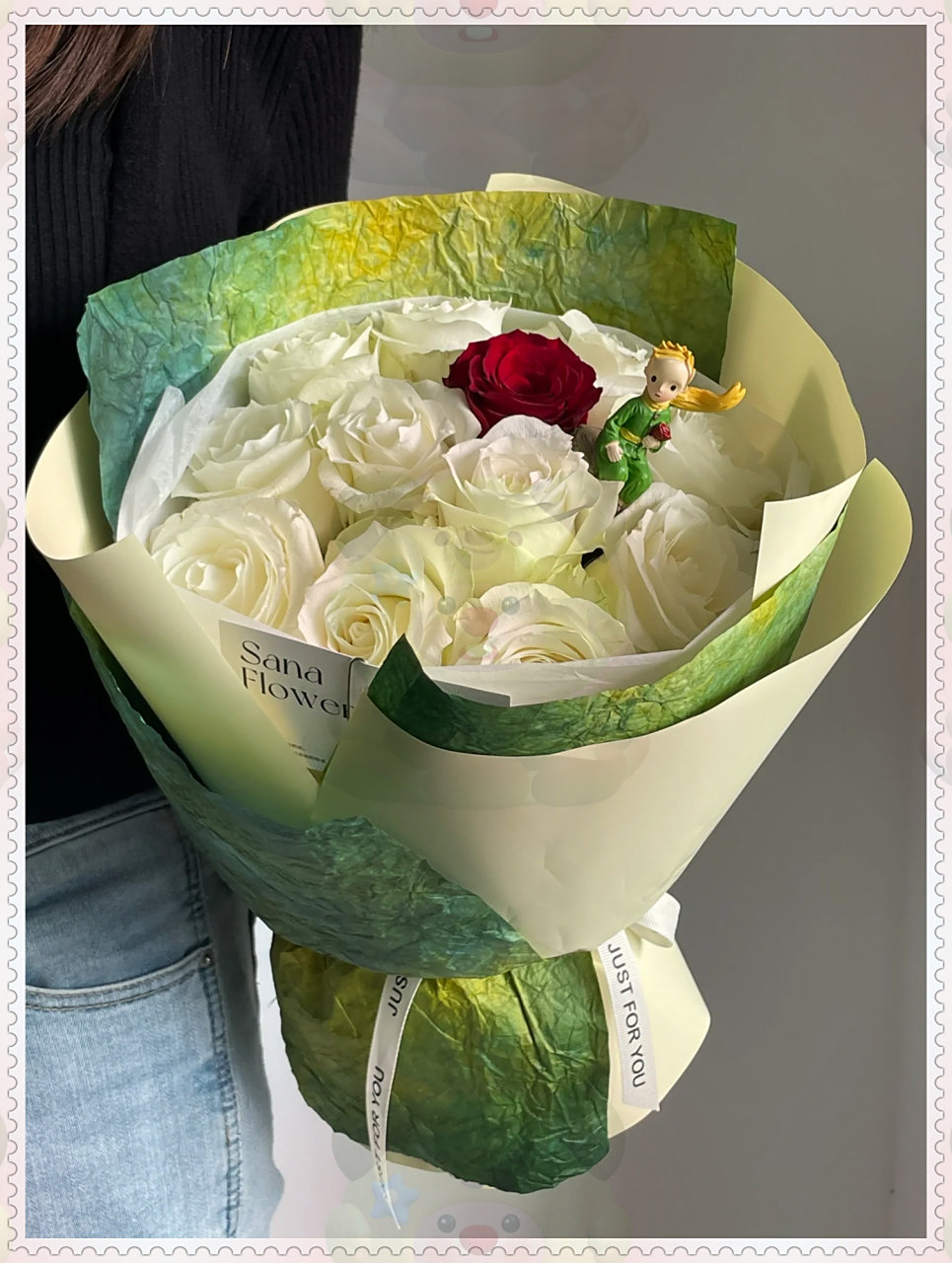 小王子花束 你是我独一无二的玫瑰  在这个繁华的世界里,有五千朵和你