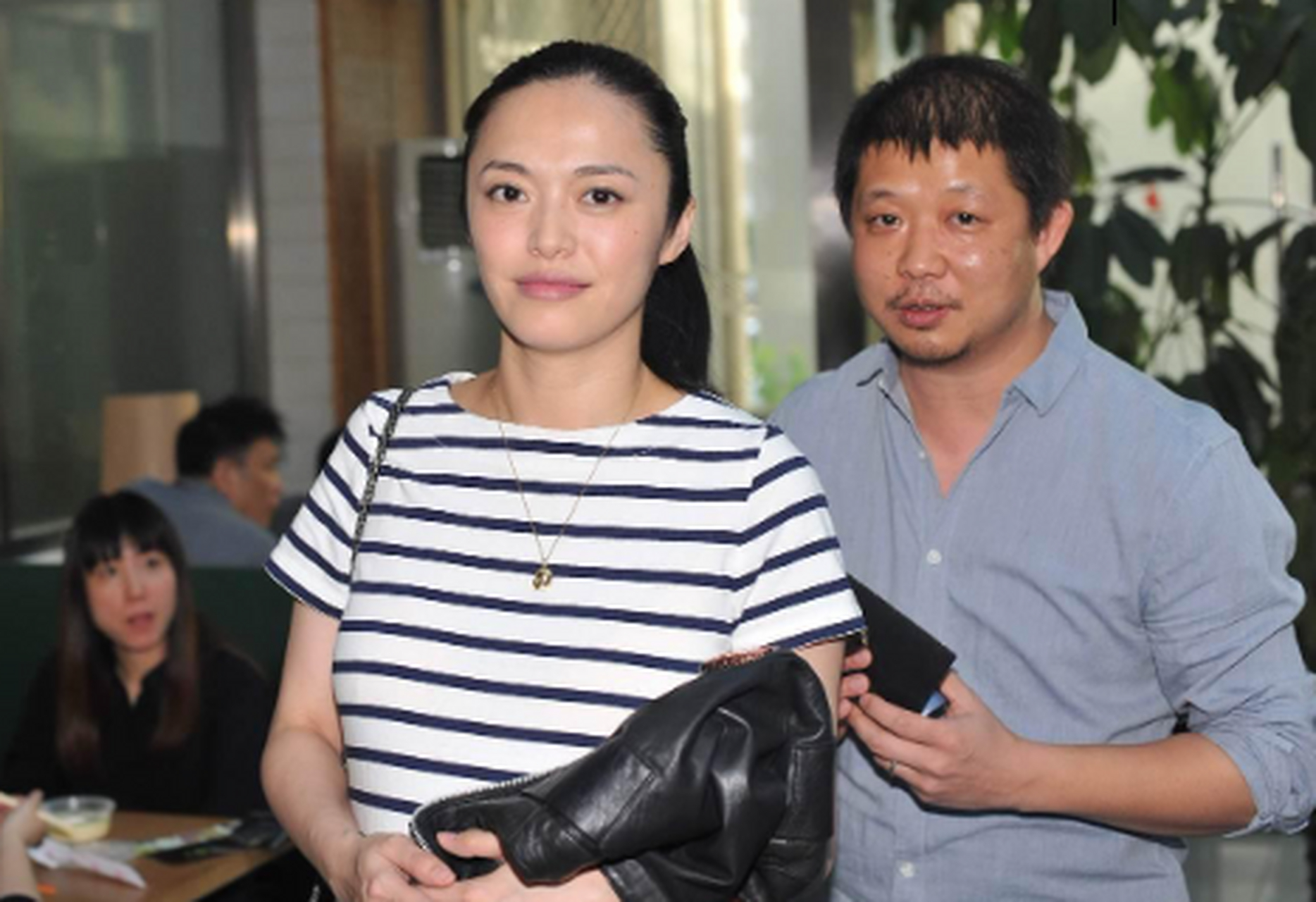 姚晨大怒,打电话让曹郁回家,但回来后曹郁并没有生气.